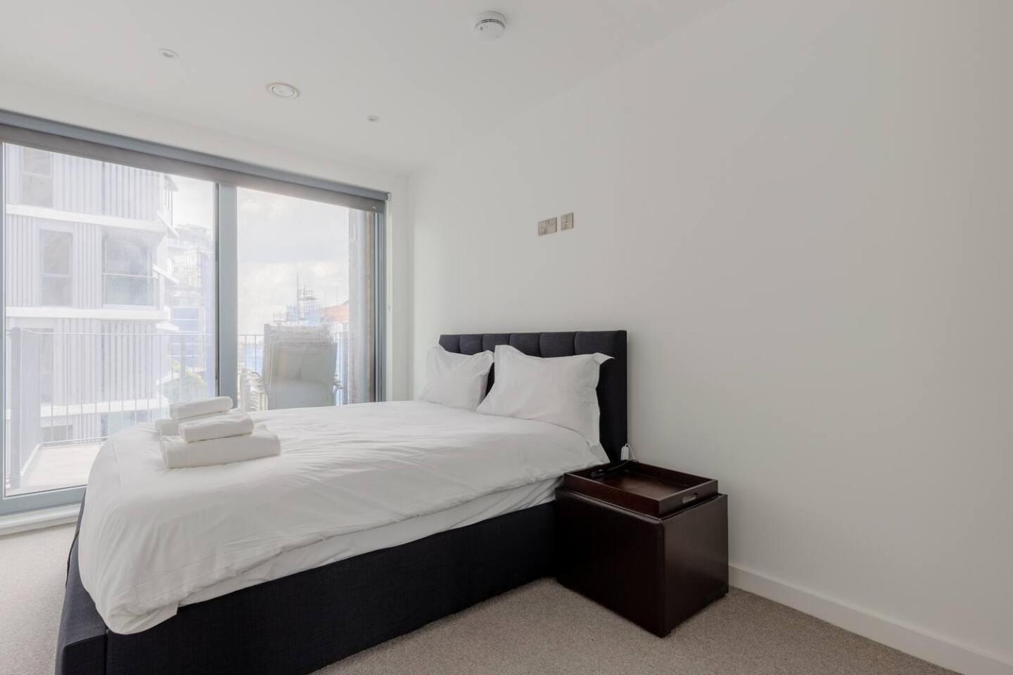 Stylish 2 Bed Flat In Battersea With Private Balcony