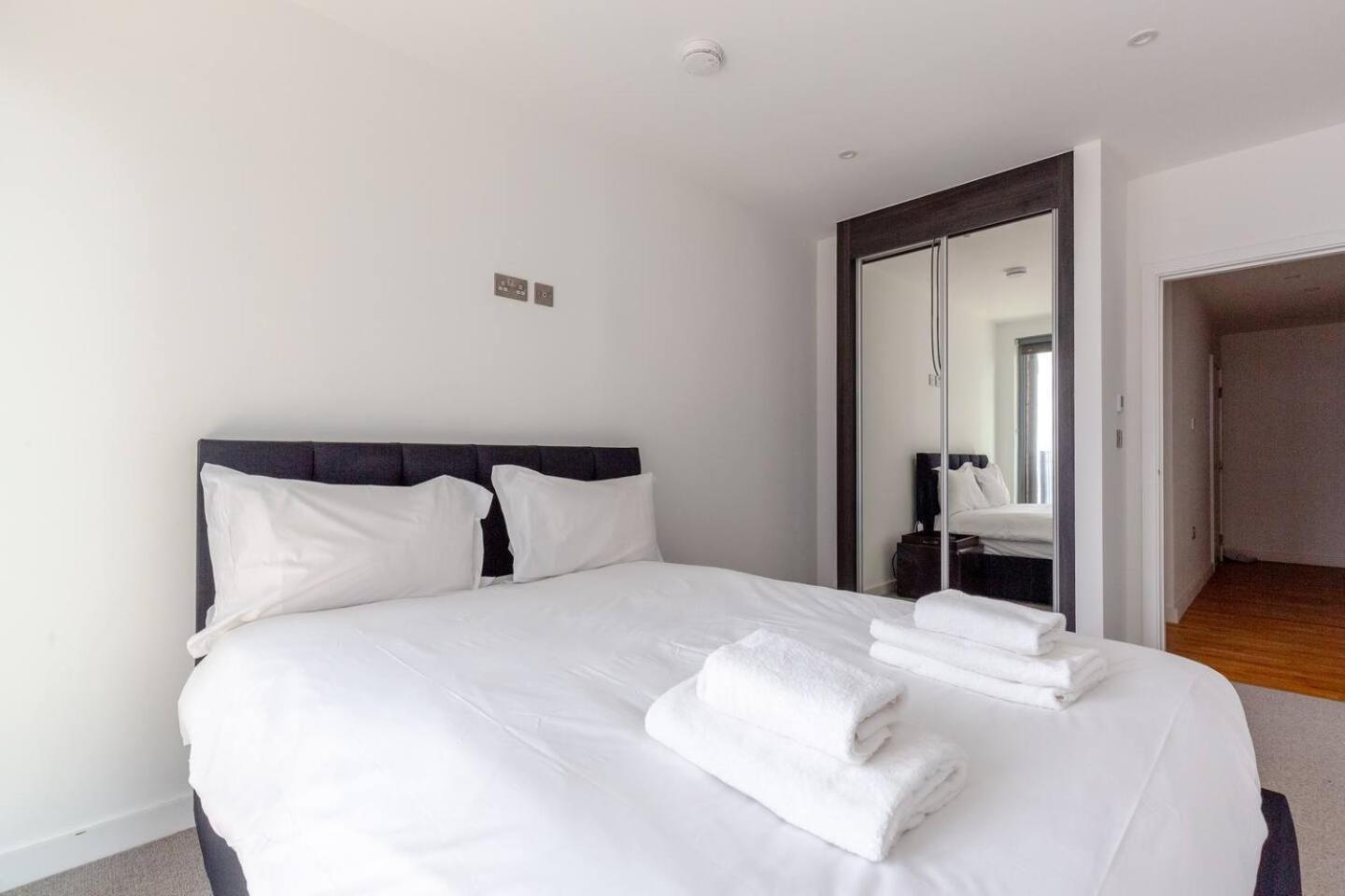 Stylish 2 Bed Flat In Battersea With Private Balcony Apartment London
