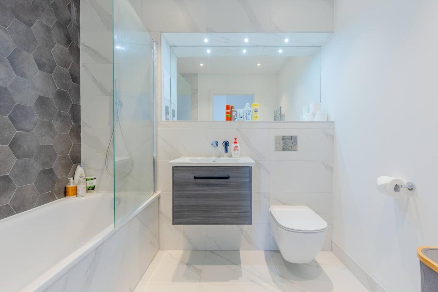 Apartment Stylish 2 Bed Flat In Battersea With Private Balcony London