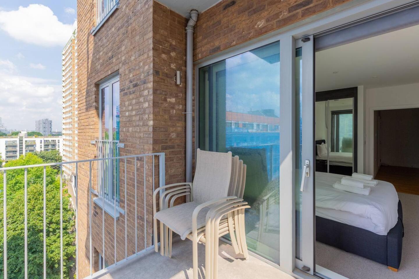Apartment Stylish 2 Bed Flat In Battersea With Private Balcony