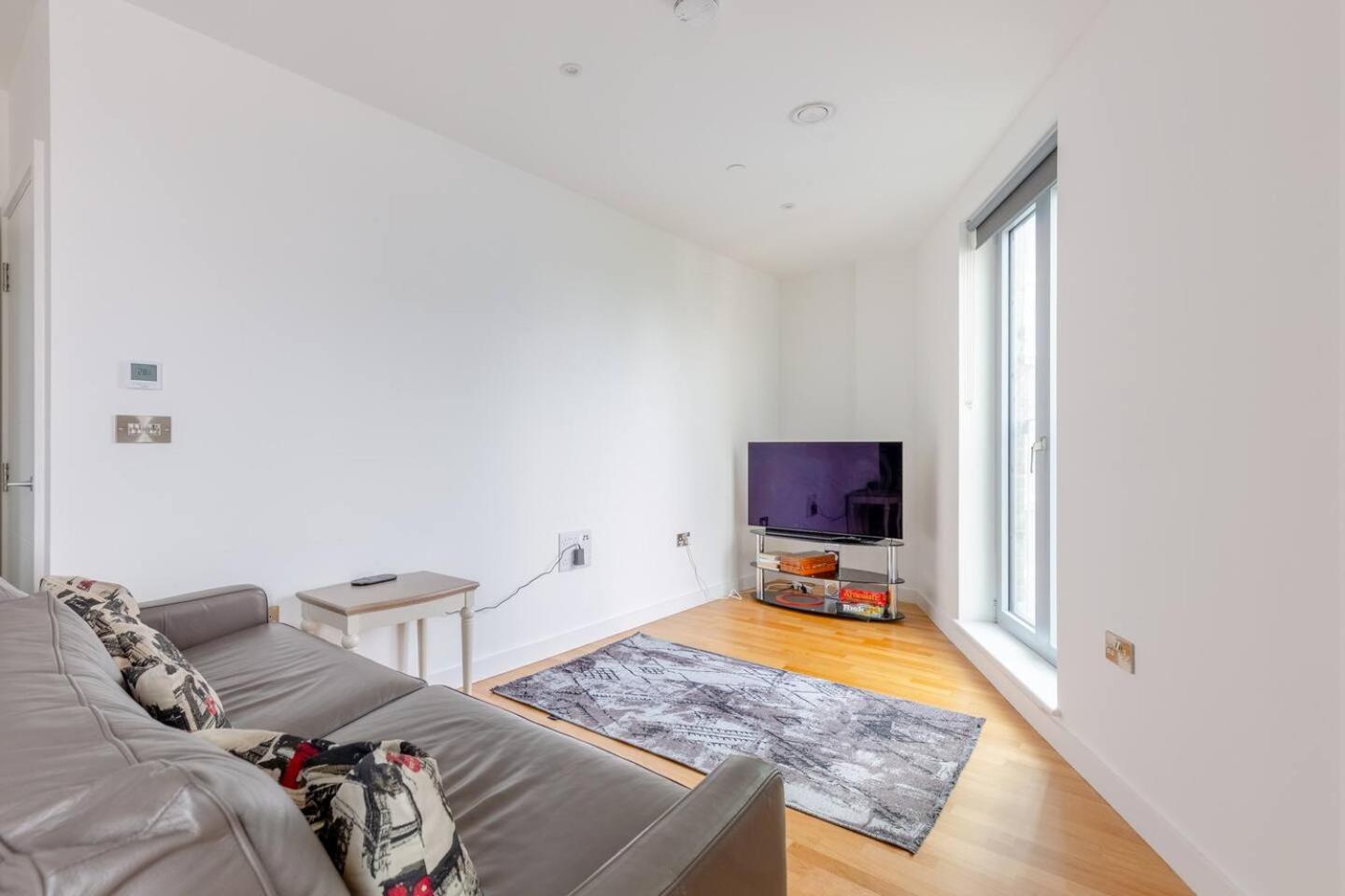 Stylish 2 Bed Flat In Battersea With Private Balcony * London