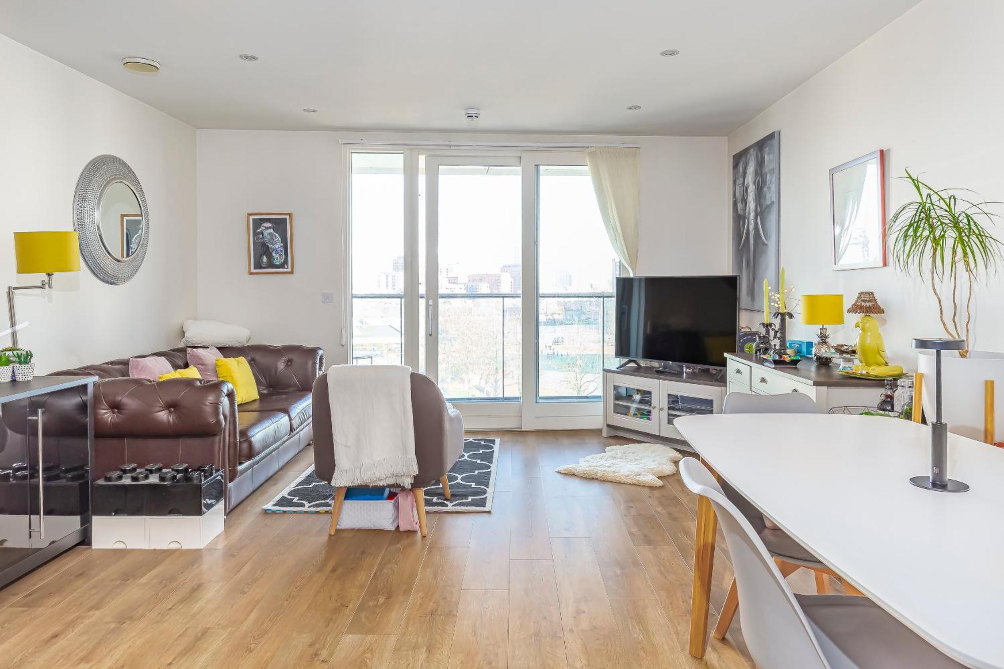 Charming 2 Bedrooms At Langdon Park Dlr Apartment