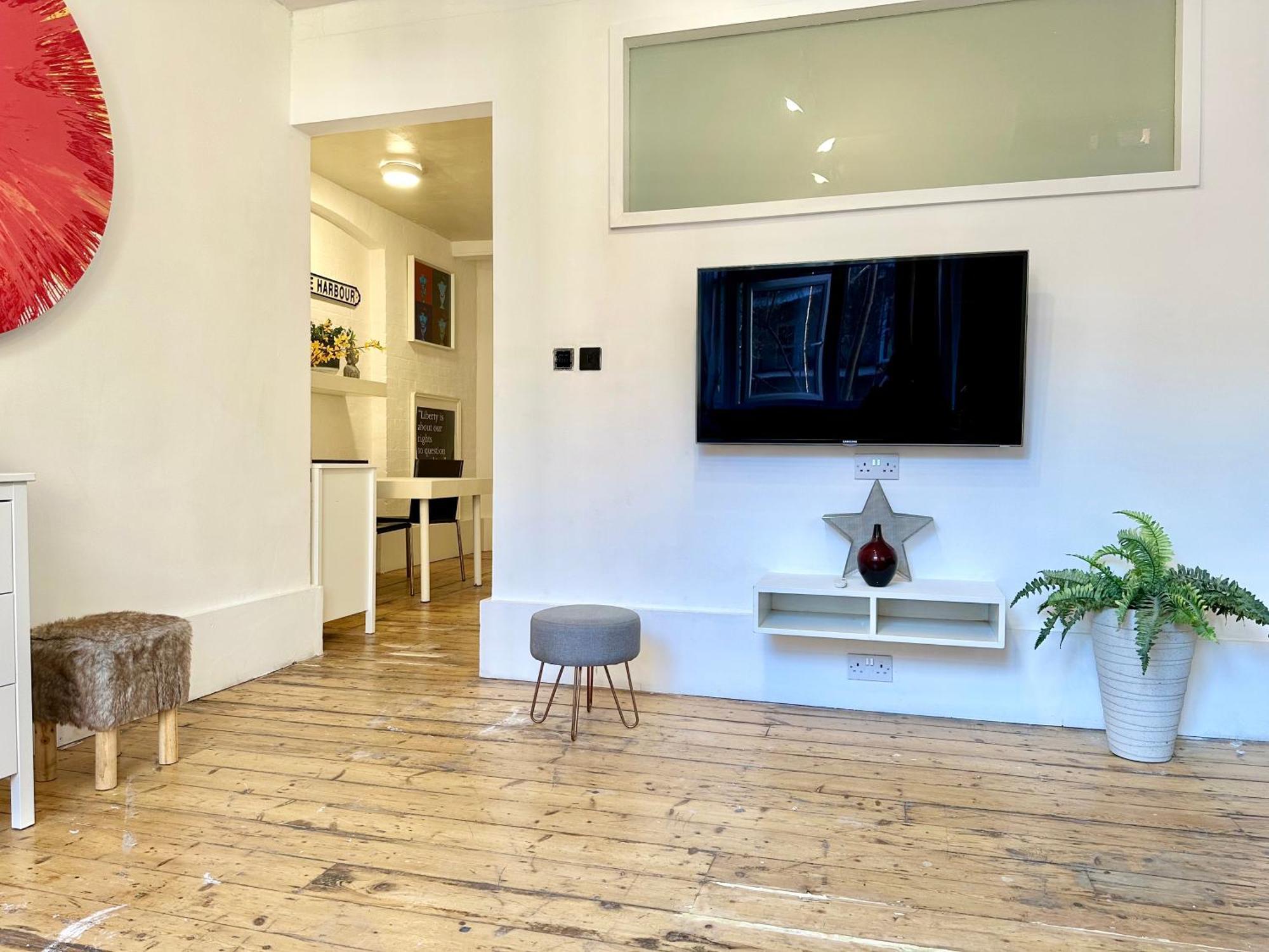 Bright Large Double Bedroom Flat London