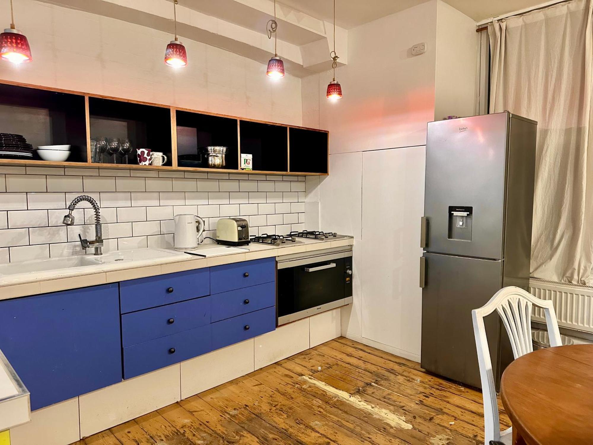 Bright Large Double Bedroom Flat London