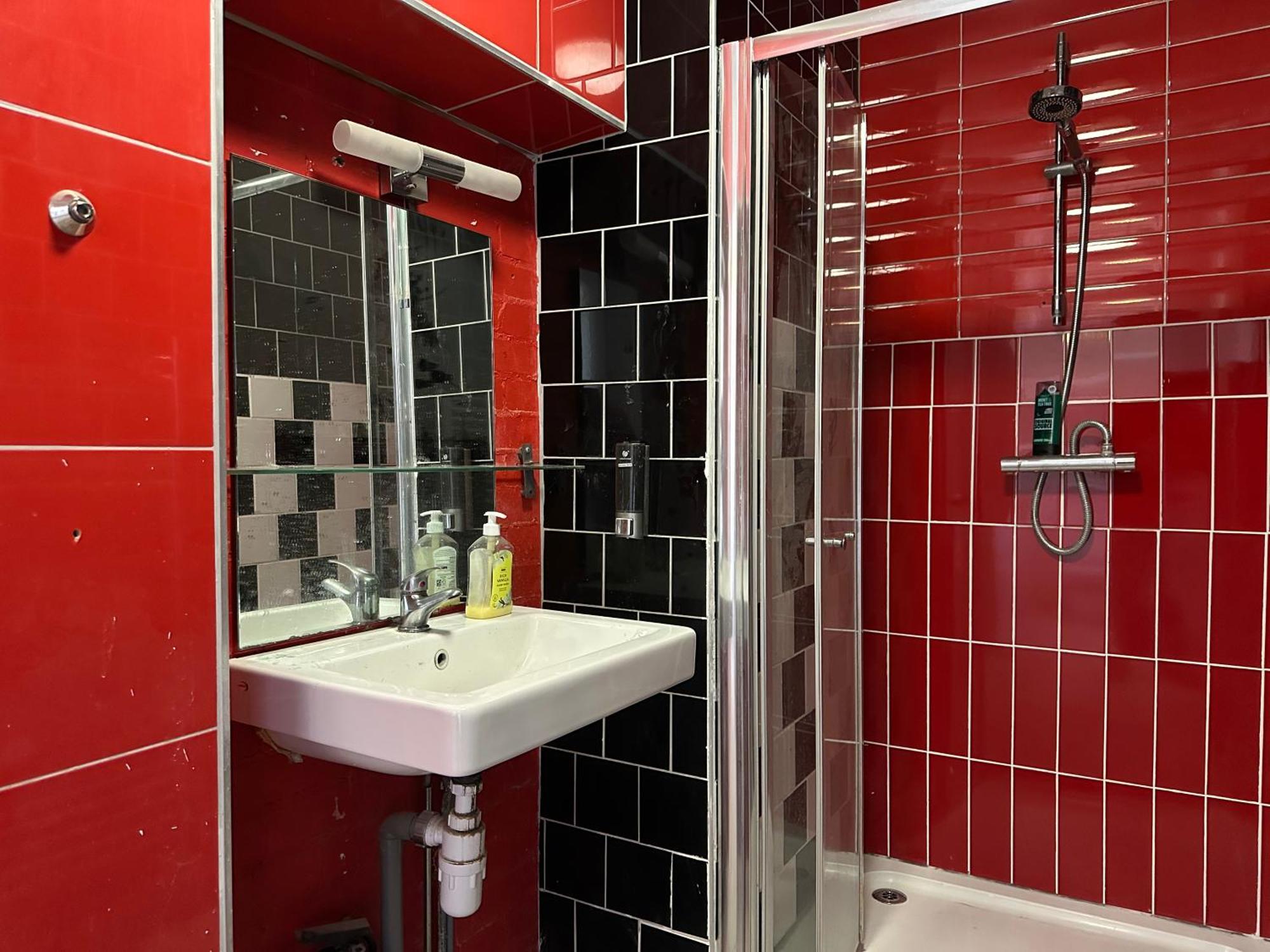 Bright Large Double Bedroom Flat London