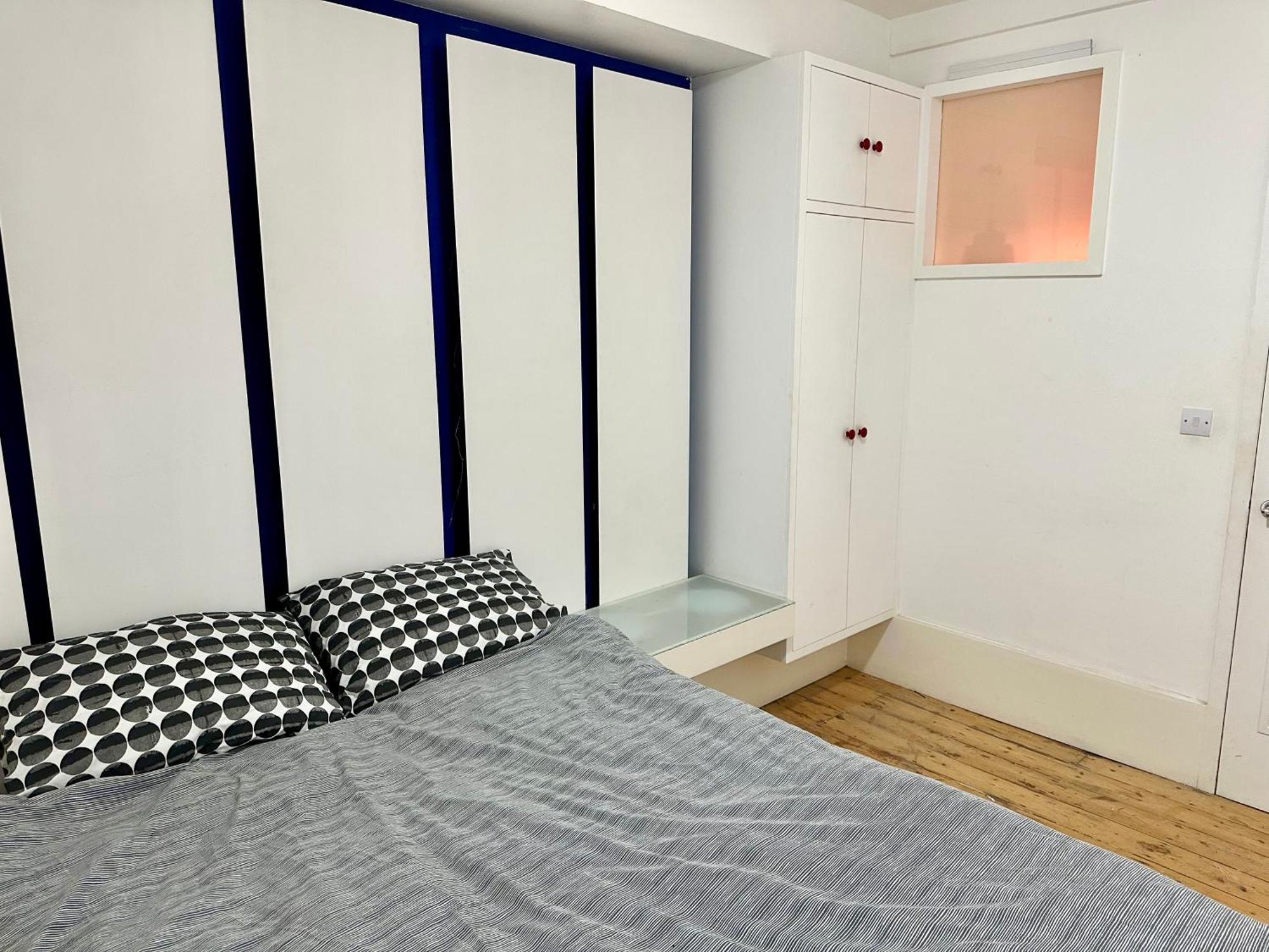 Apartment Bright Large Double Bedroom Flat