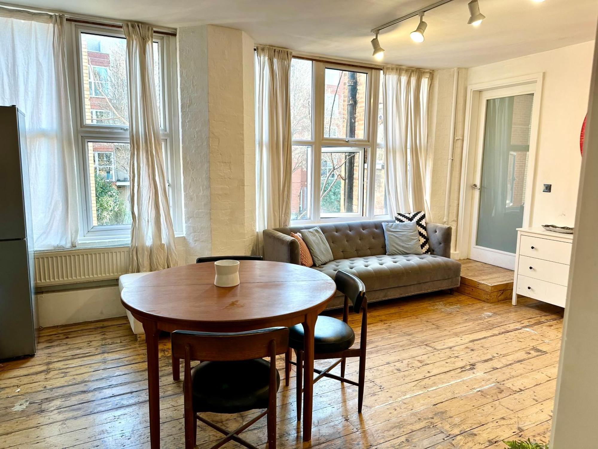 Bright Large Double Bedroom Flat Apartment *
