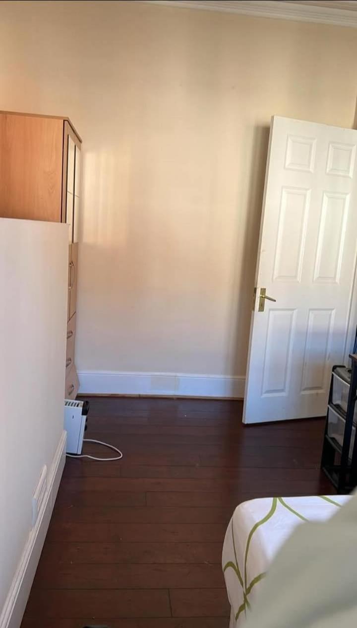 72b Olive Road Nw2 6uj Guest house London