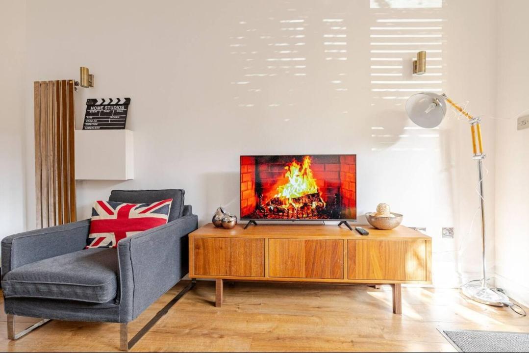 Large Town House Long Term London