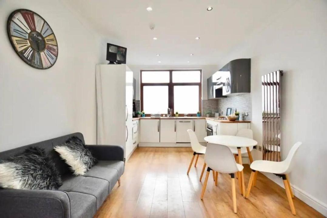 Holiday home Large Town House Long Term *