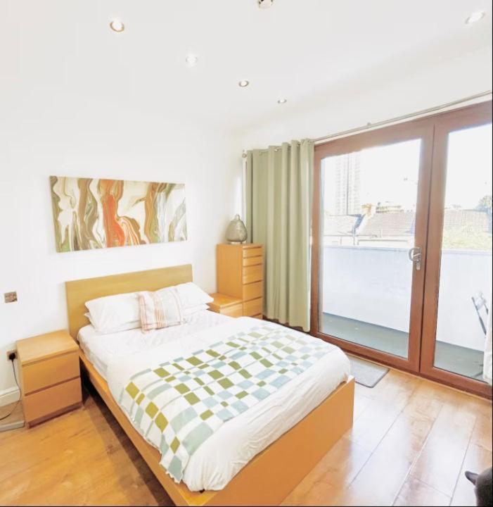 Large Town House Long Term *