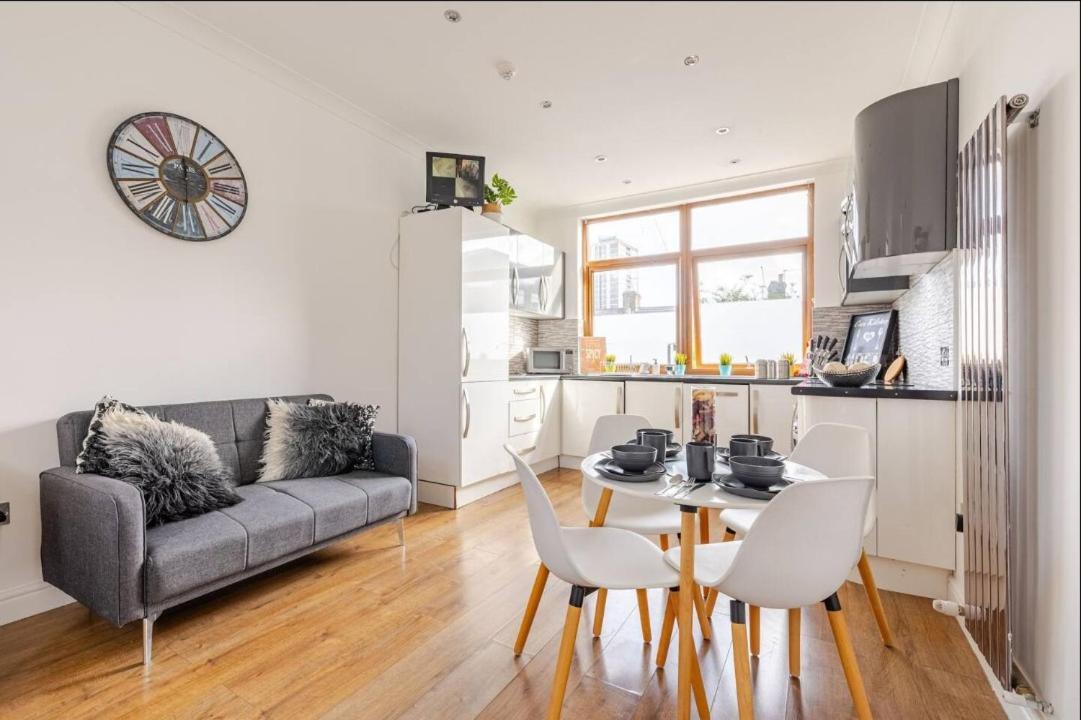 Large Town House Long Term Holiday home London