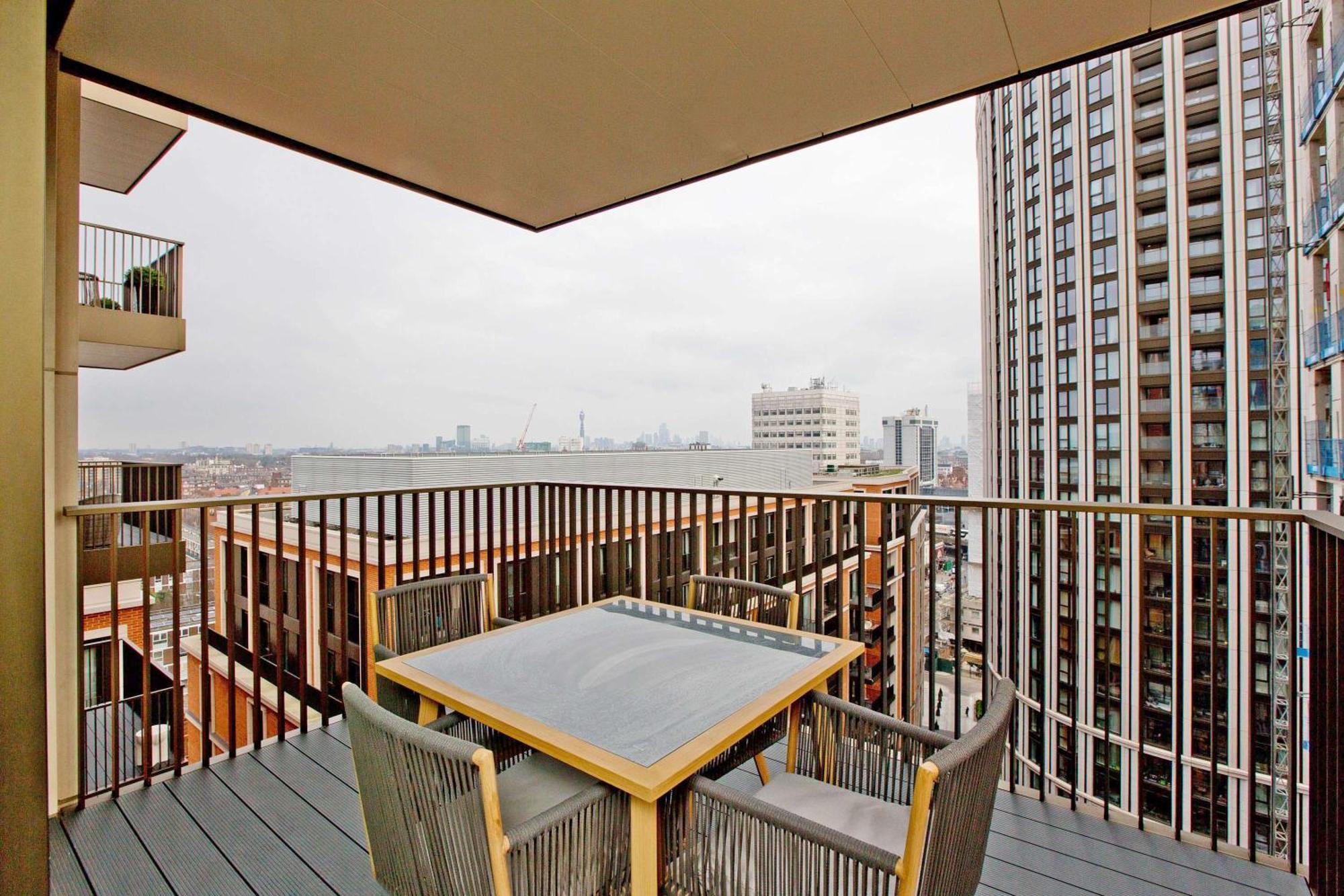 Luxury Living With Views With Pool And Gym Ac Apartment