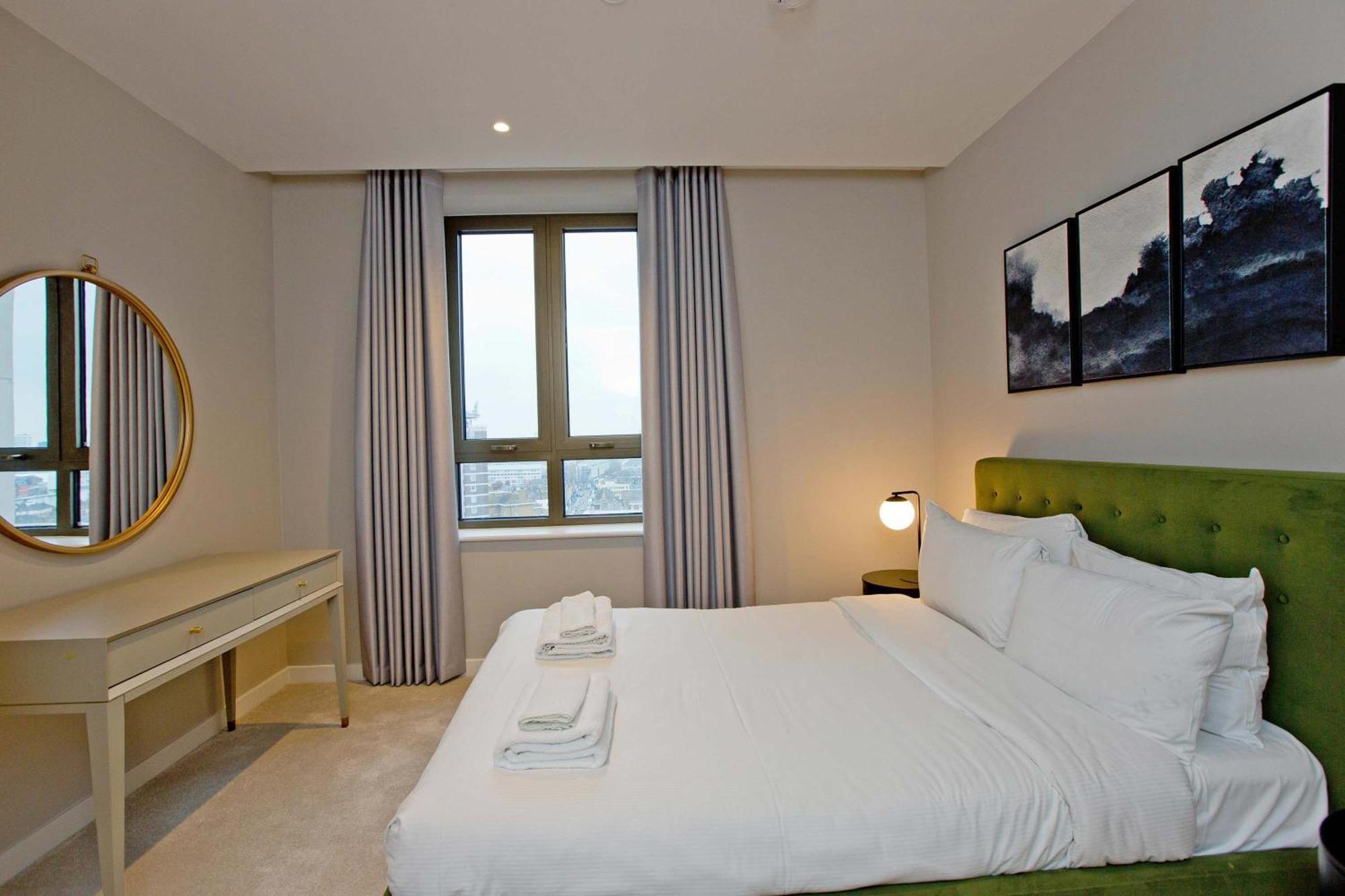 Luxury Living With Views With Pool And Gym Ac Apartment