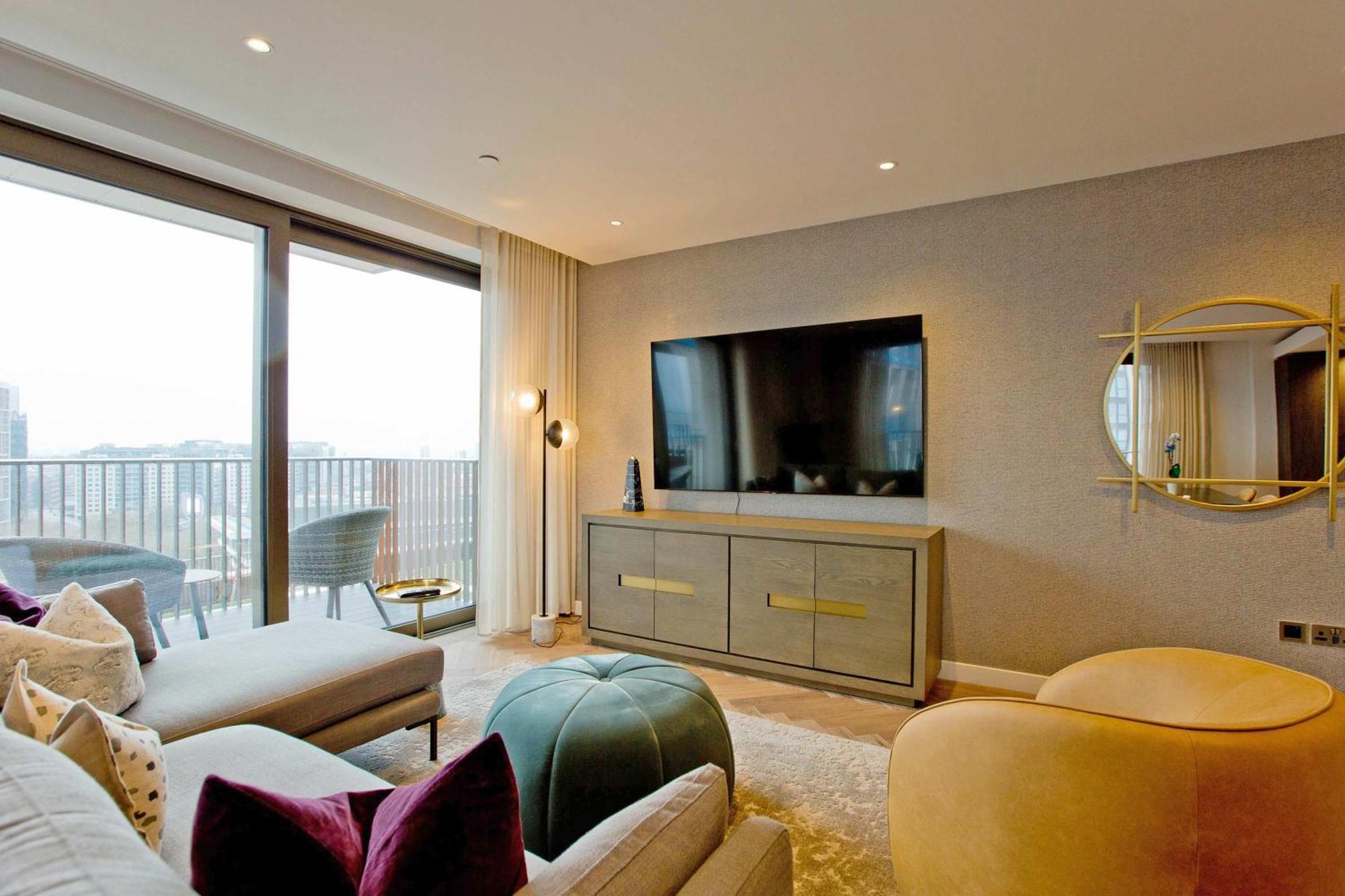 Luxury Living With Views With Pool And Gym Ac Apartment