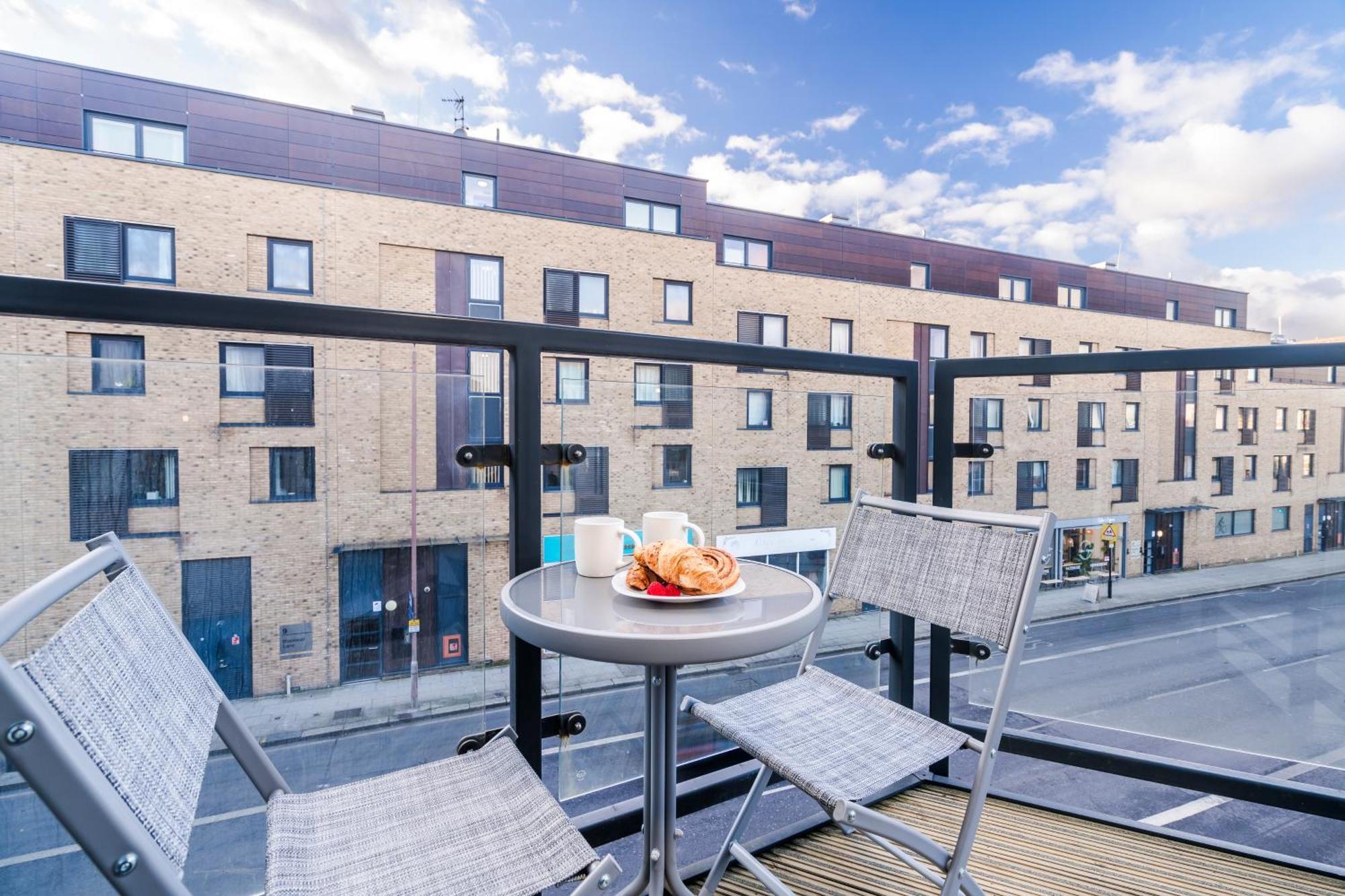 Stylish Near O2, Canary Wharf & Isle Of Dogs Apartment London