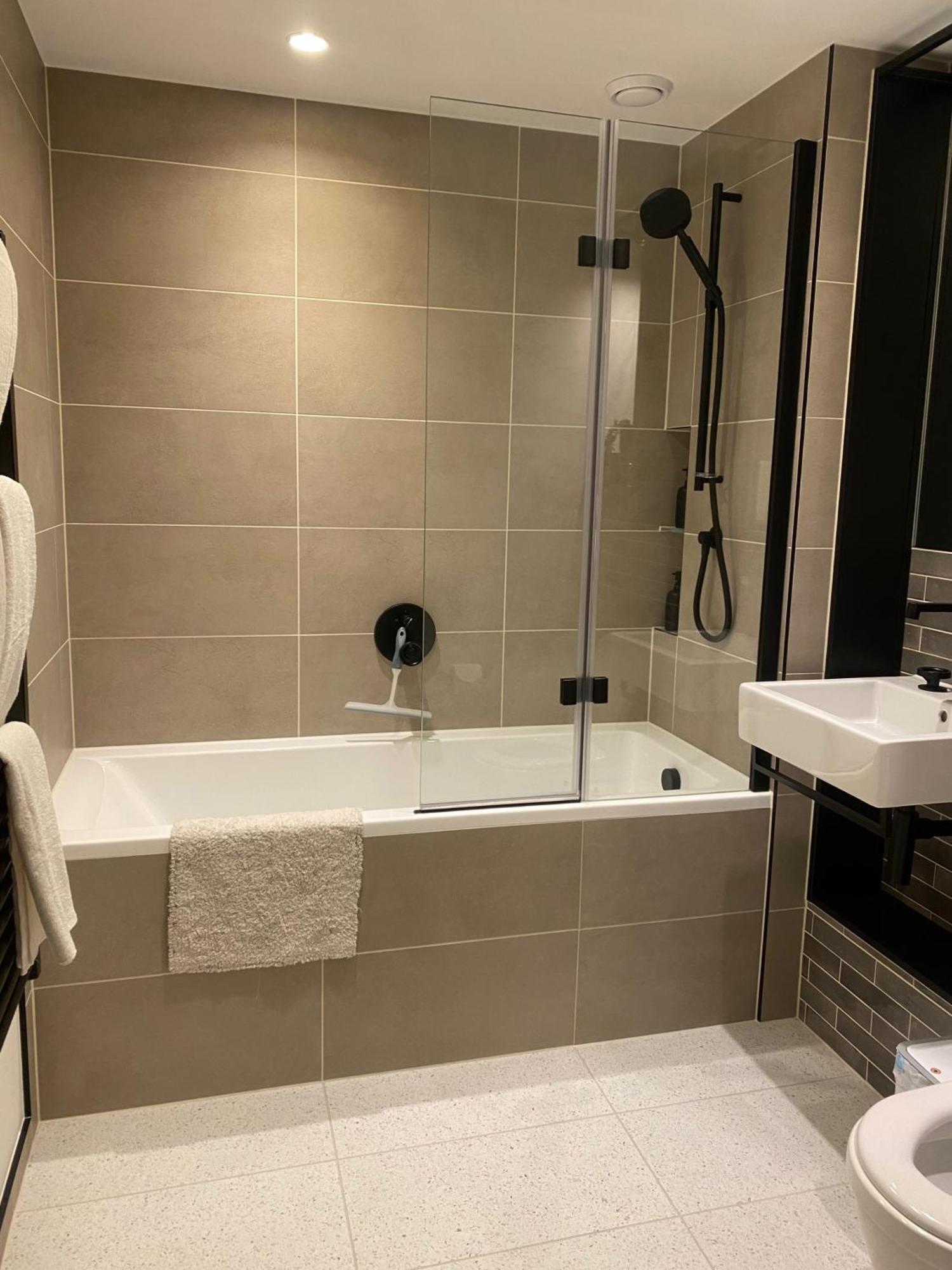 Stylish 2-bedroom In - Sleeps 4 Apartment *