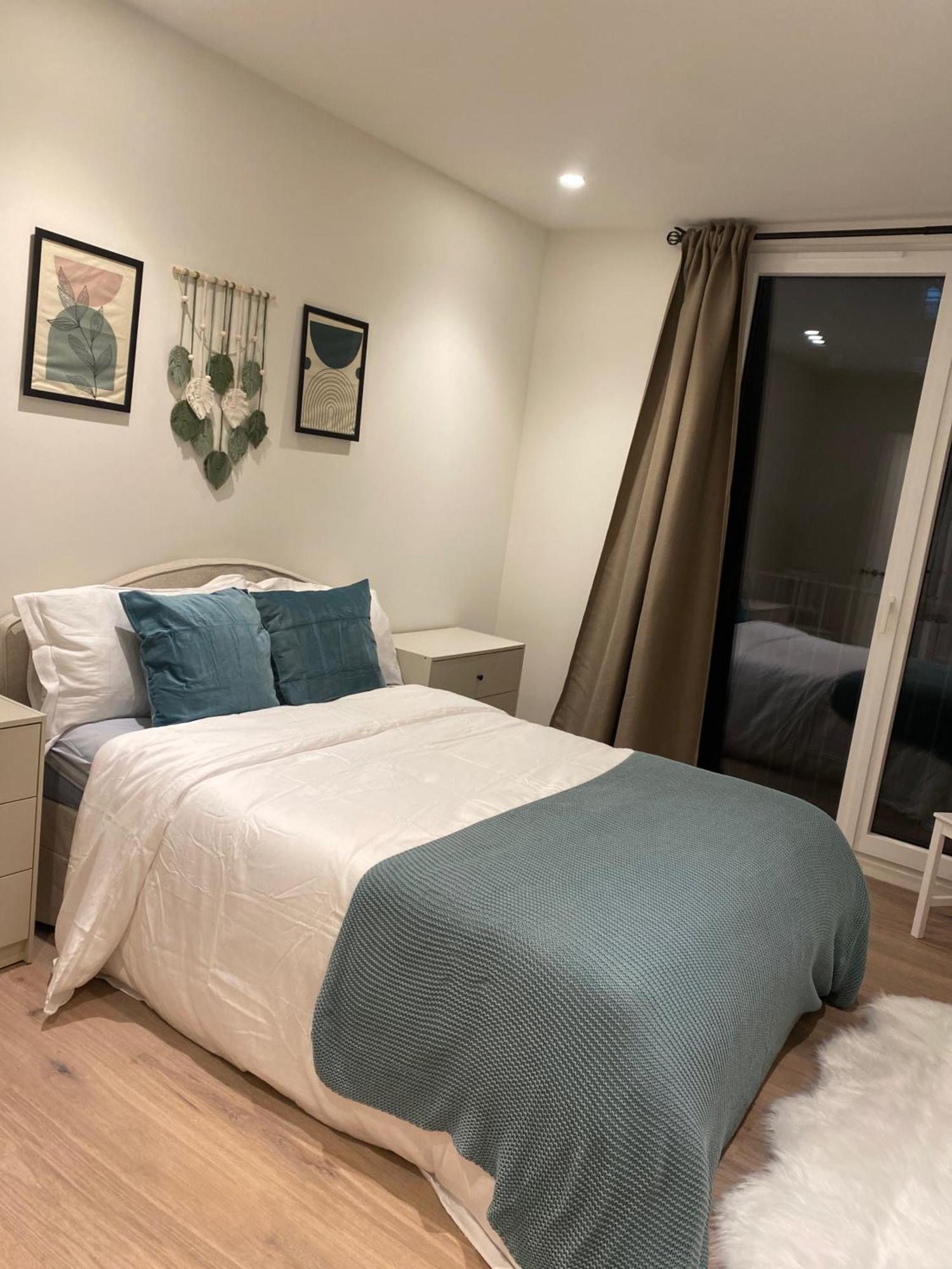 Apartment Stylish 2-bedroom In - Sleeps 4 London