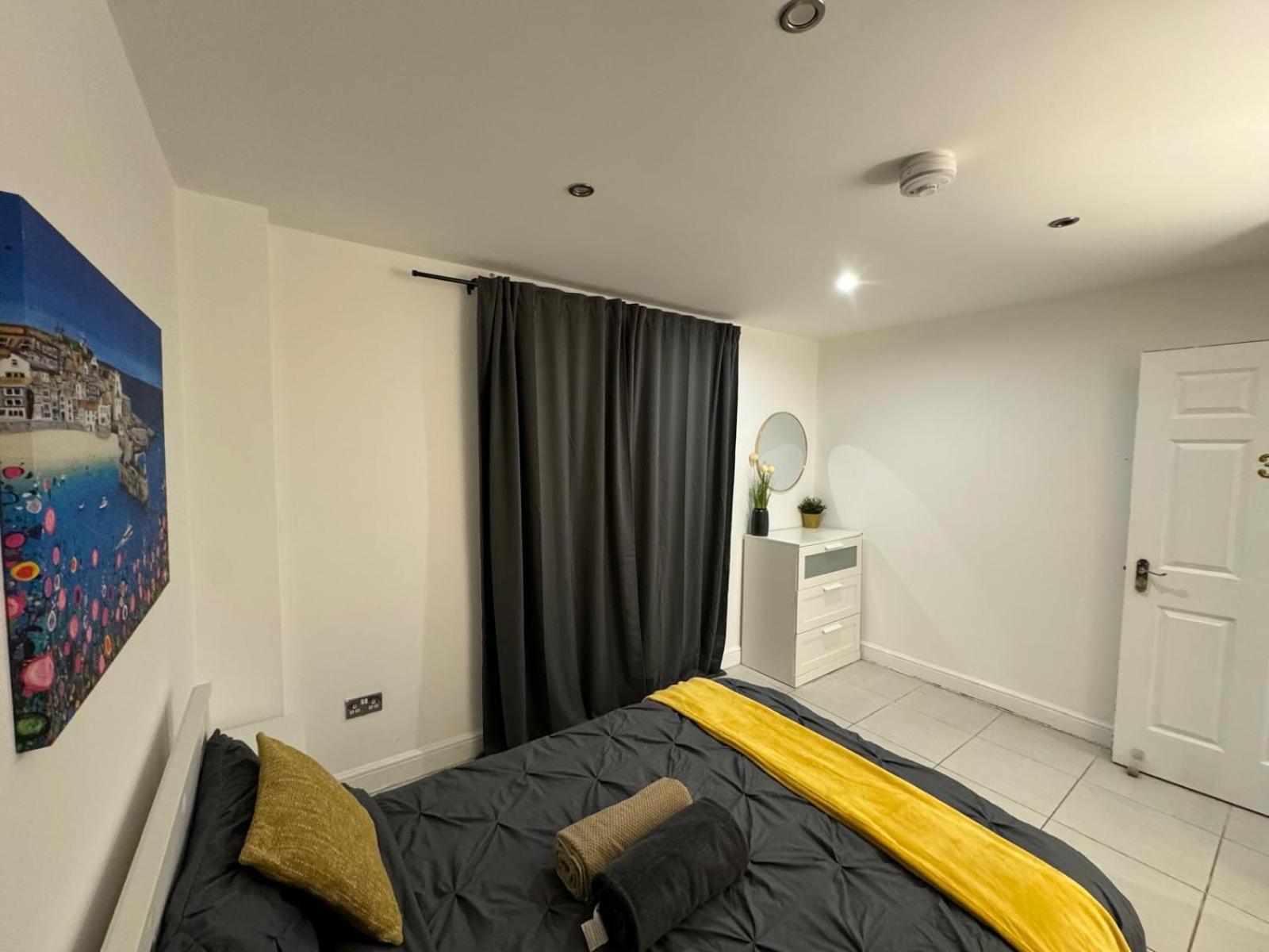 Spacious 2 Bedroom Flat In Tower Bridge! E1 Apartment London