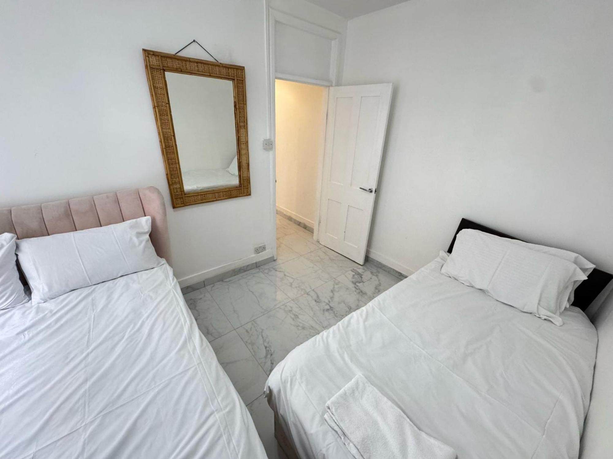 2 Bedroom Flat On First Floor Apartment