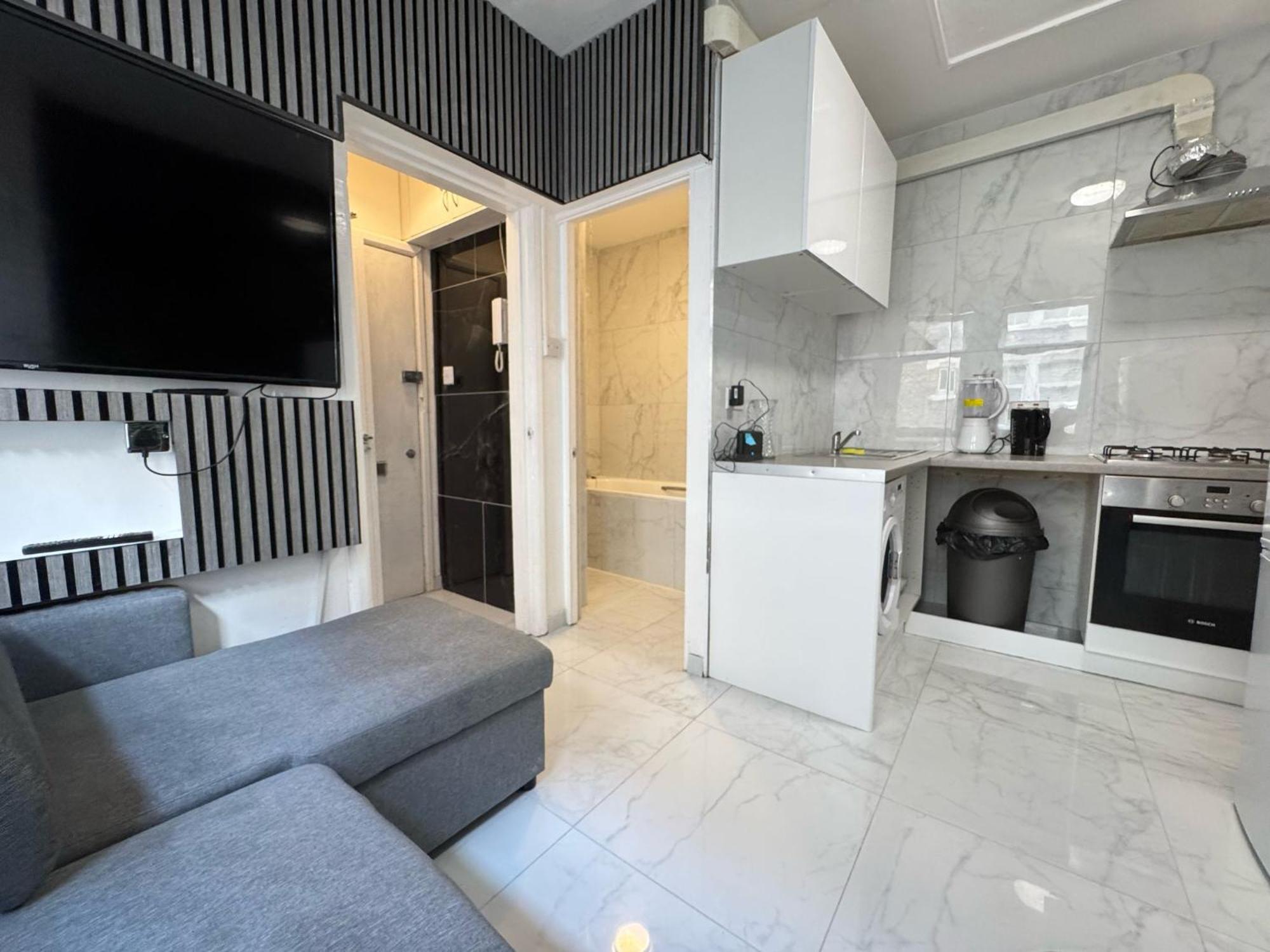 Apartment 2 Bedroom Flat On First Floor *