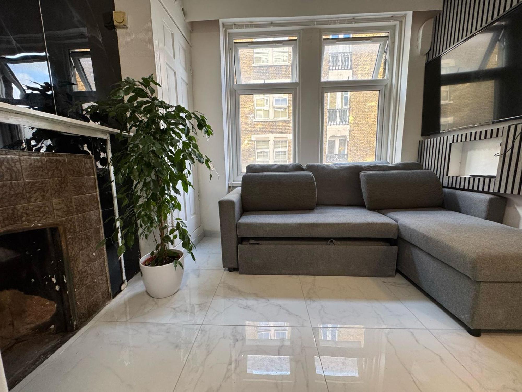 2 Bedroom Flat On First Floor *