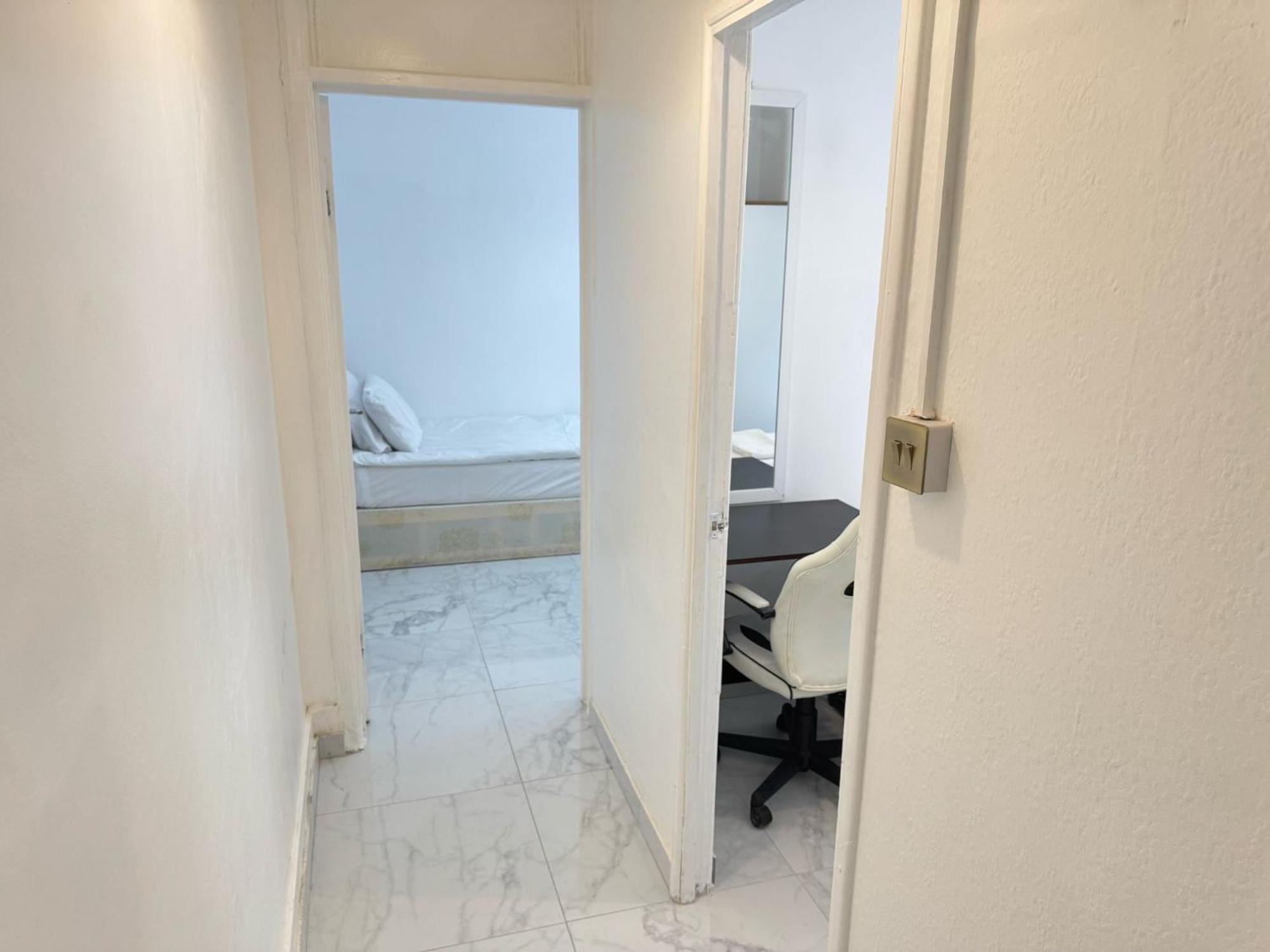 2 Bedroom Flat On First Floor London