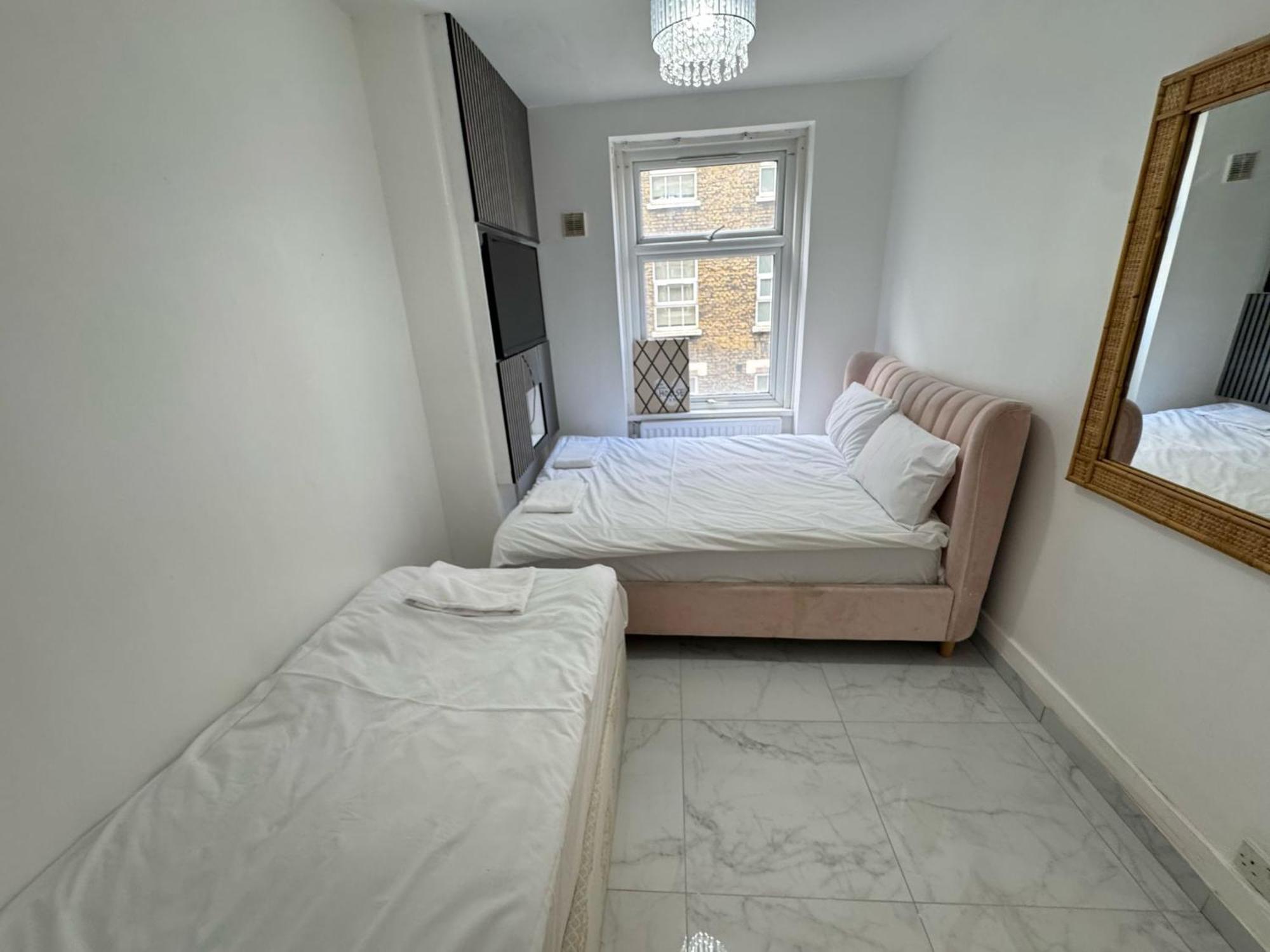 2 Bedroom Flat On First Floor Apartment London