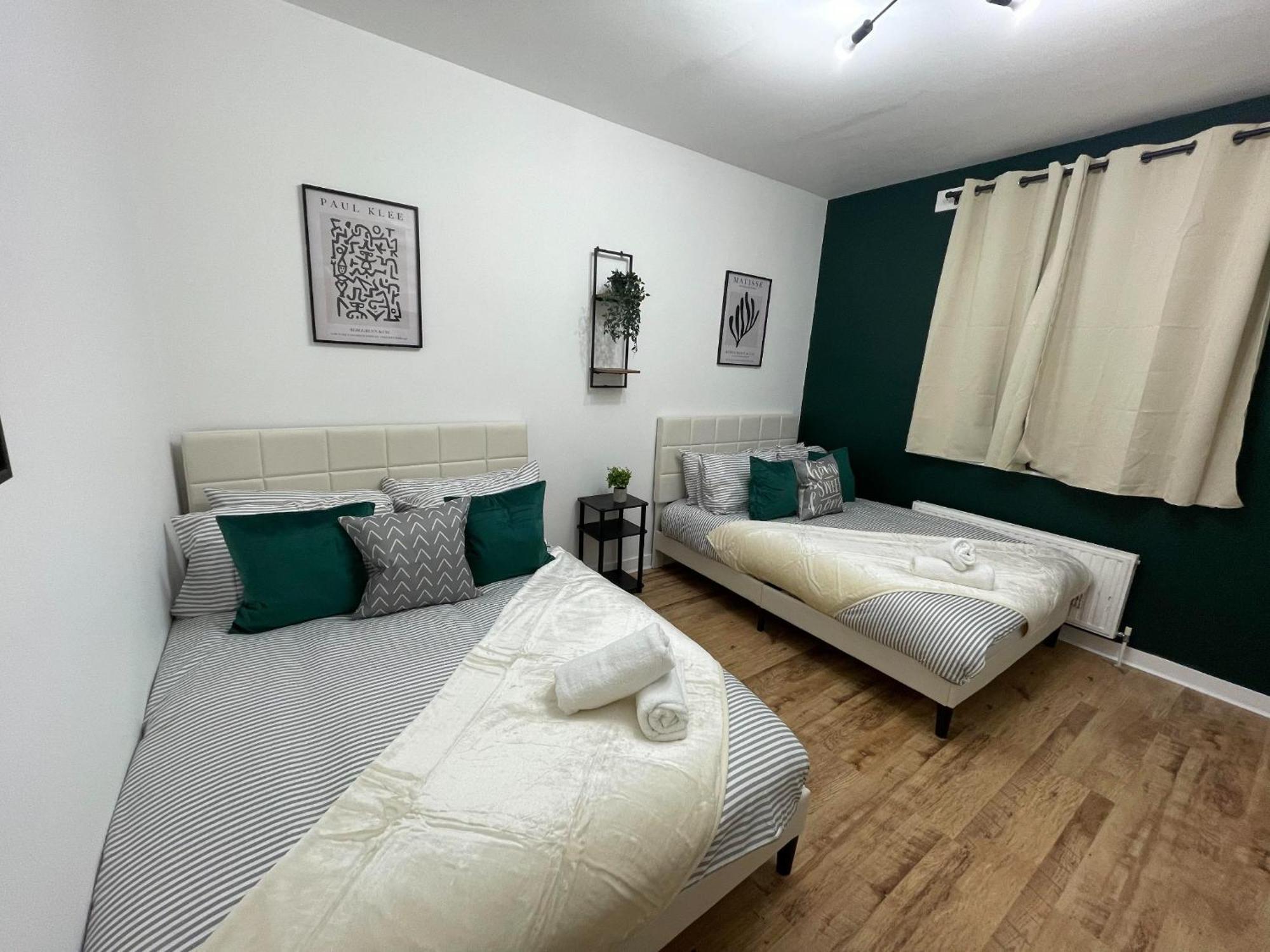 Apartment Stunning Near Paddington - Sleeps 8 London