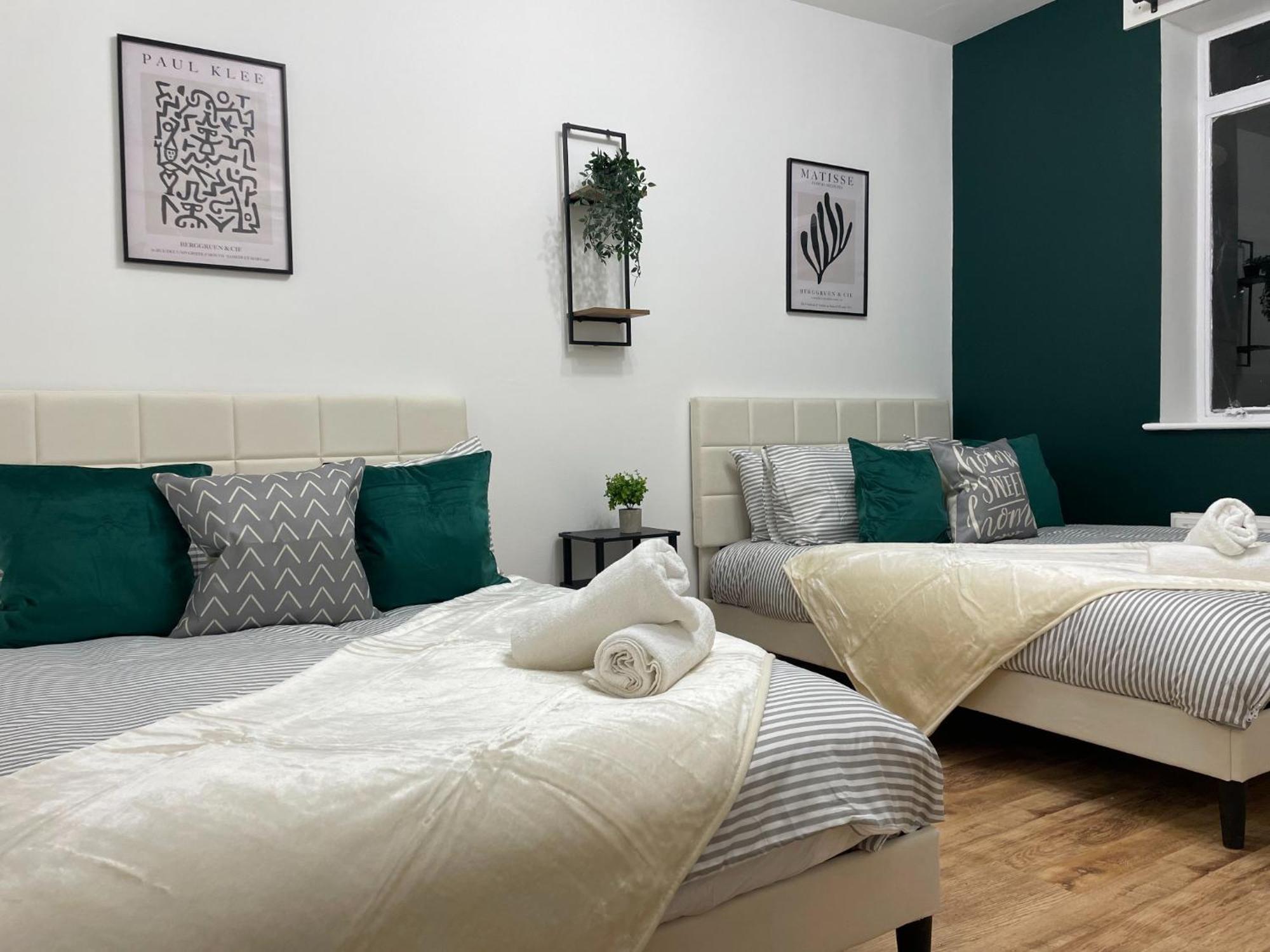 Stunning Near Paddington - Sleeps 8 * Londen