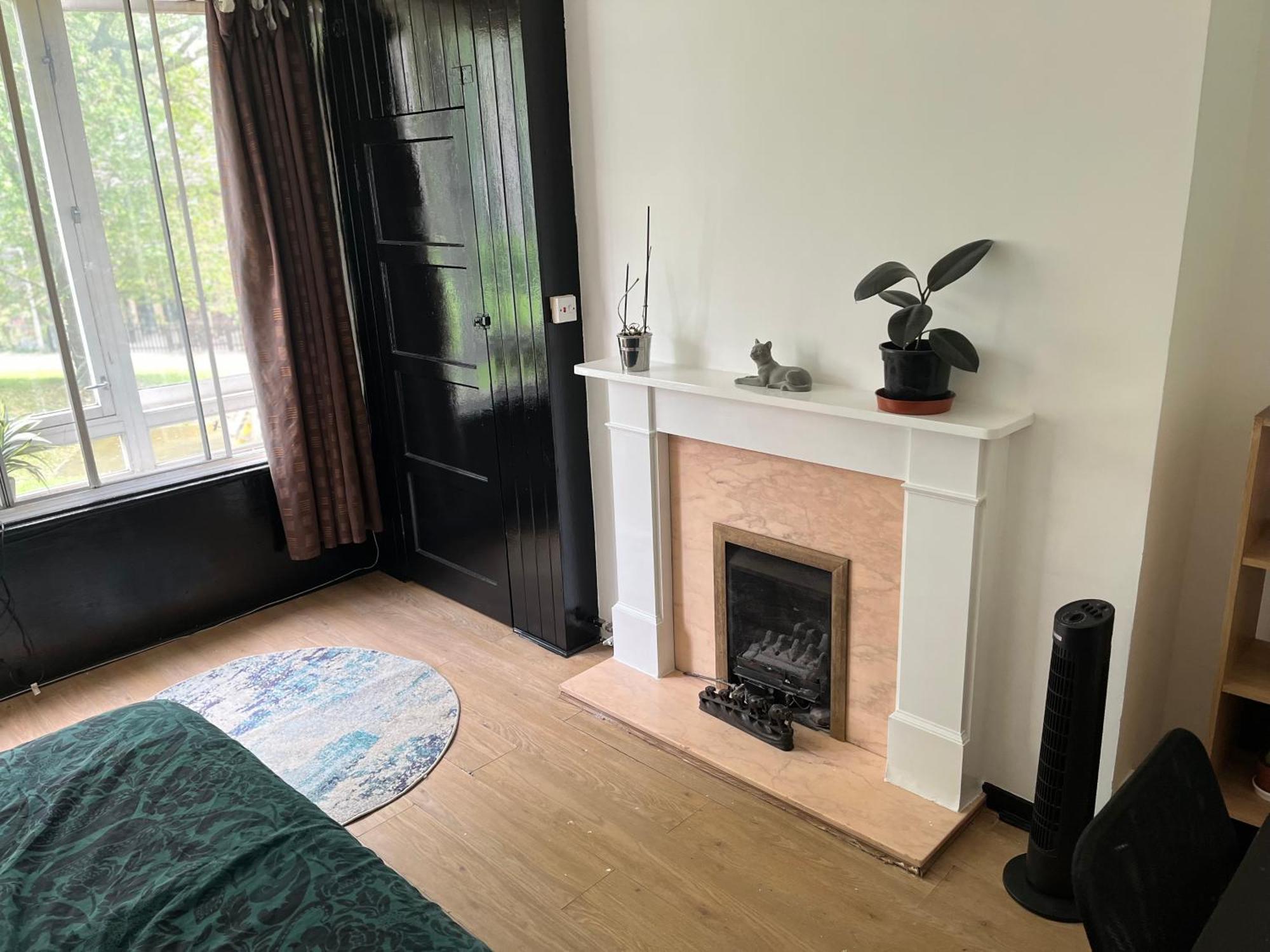 Homestay Spacious Black And White London