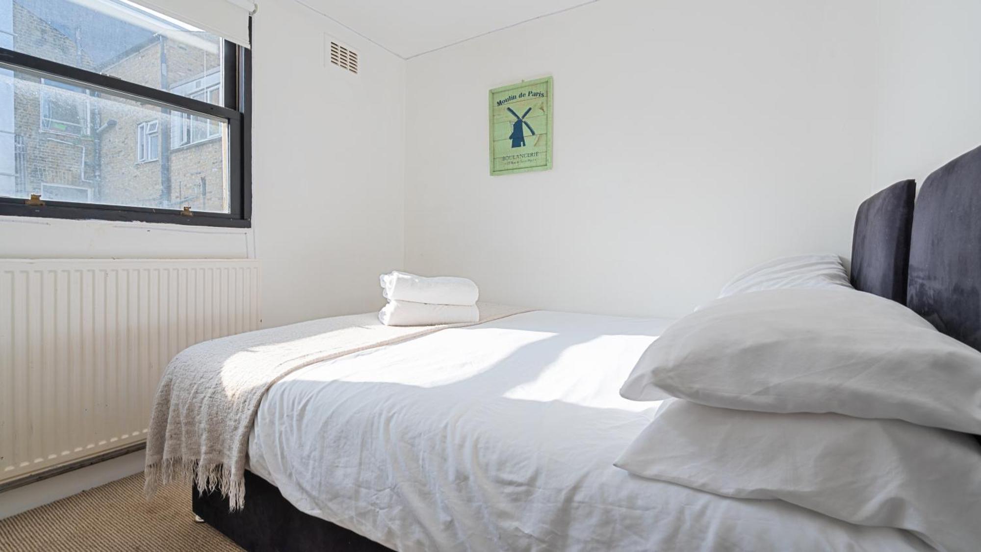 Pool Table Stylish 3 Bedroom House Long Term London