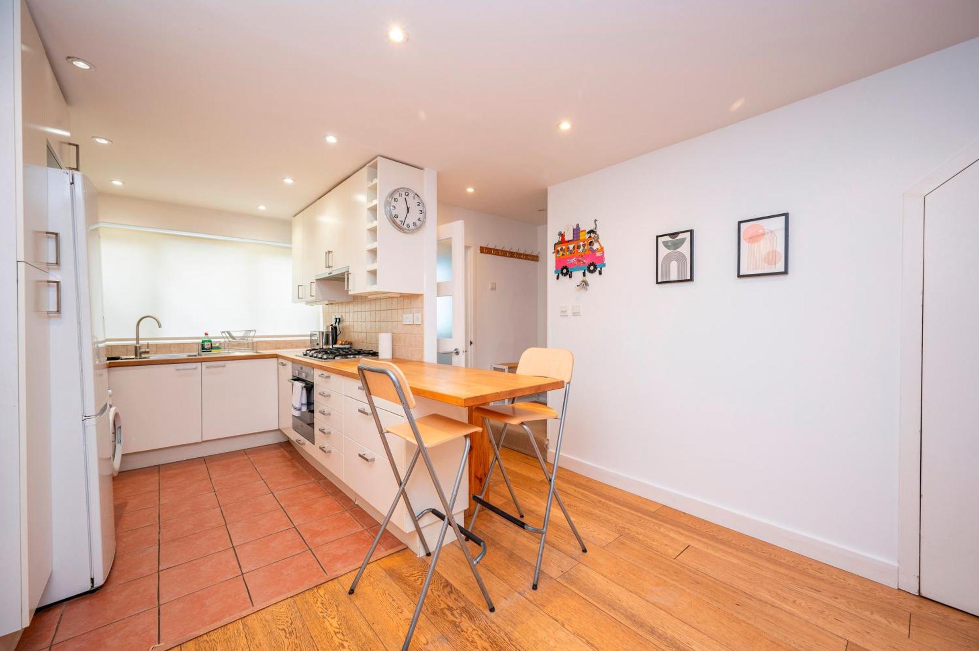 Pass The Keys Spacious 2br W Free Parking Patio Near Tube London