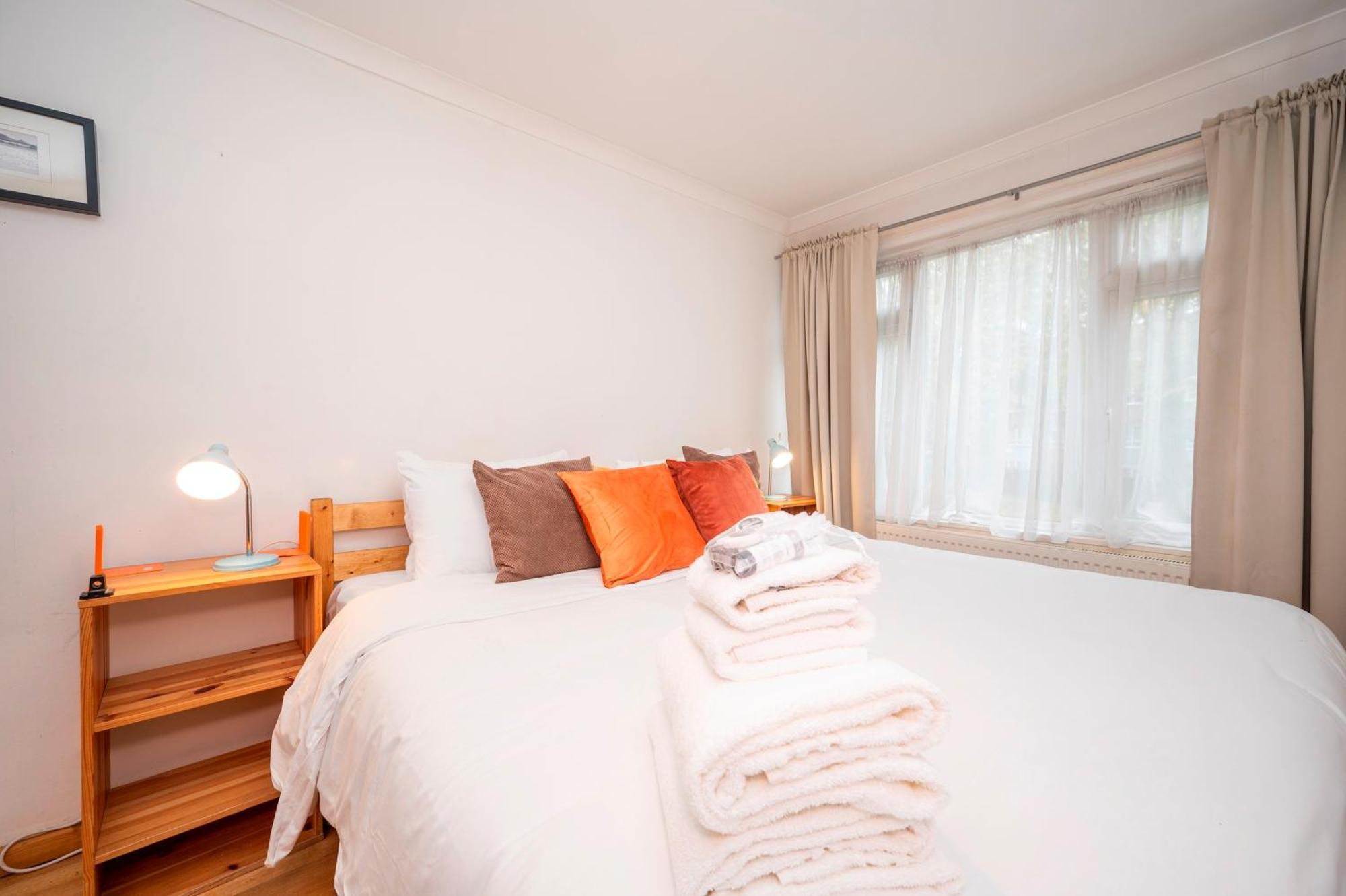 Holiday home Pass The Keys Spacious 2br W Free Parking Patio Near Tube London