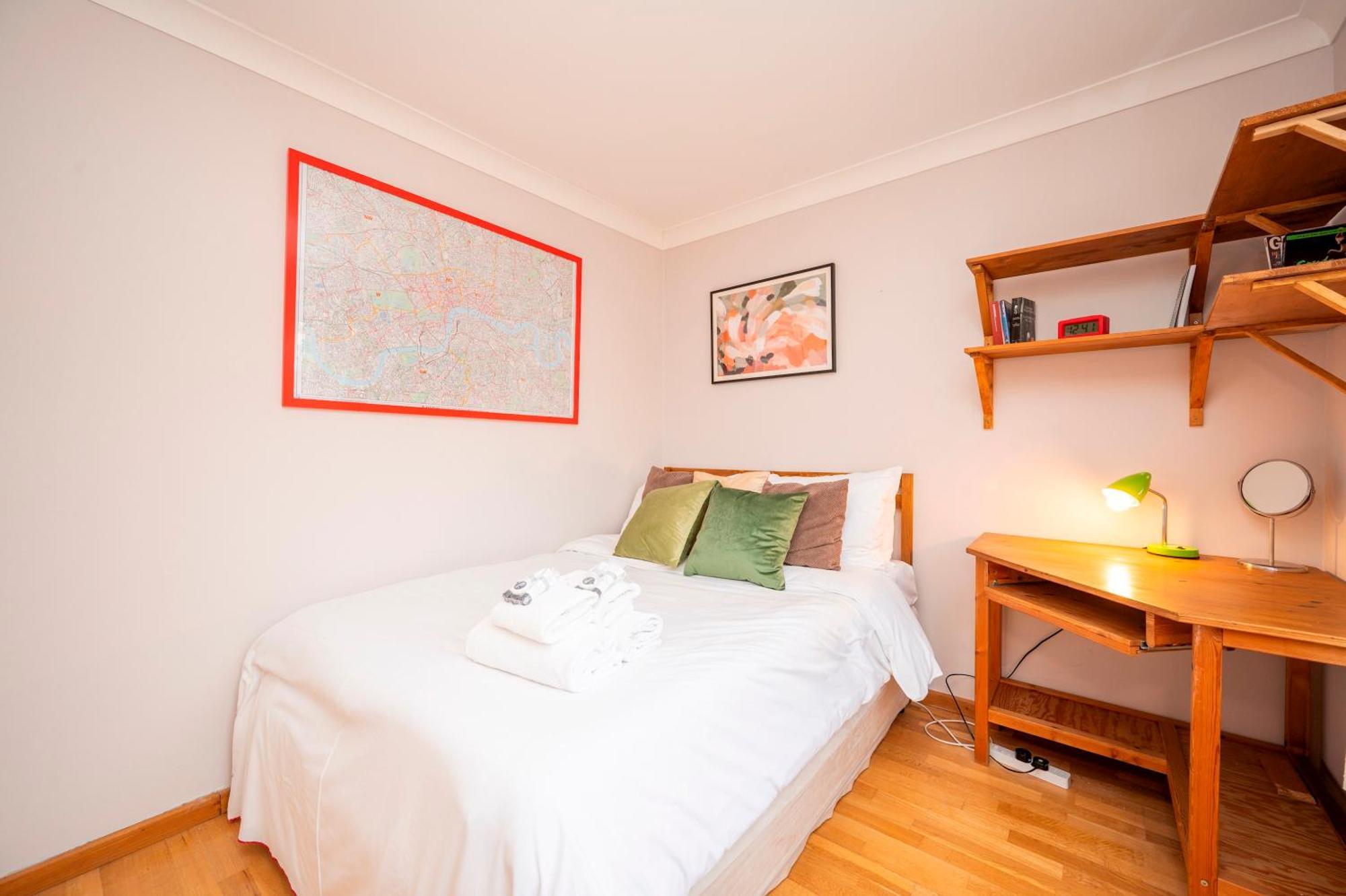 Pass The Keys Spacious 2br W Free Parking Patio Near Tube