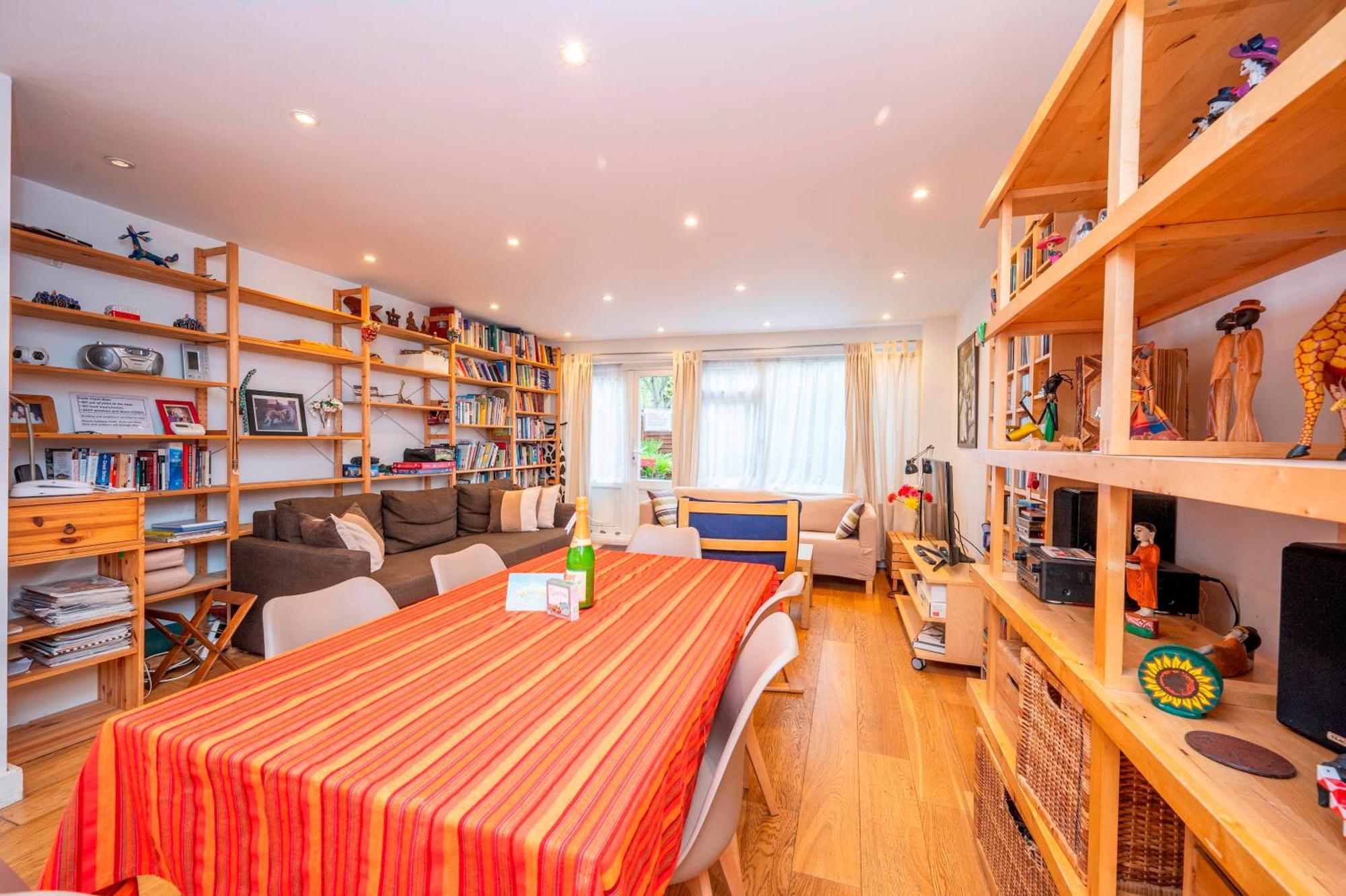 Holiday home Pass The Keys Spacious 2br W Free Parking Patio Near Tube *