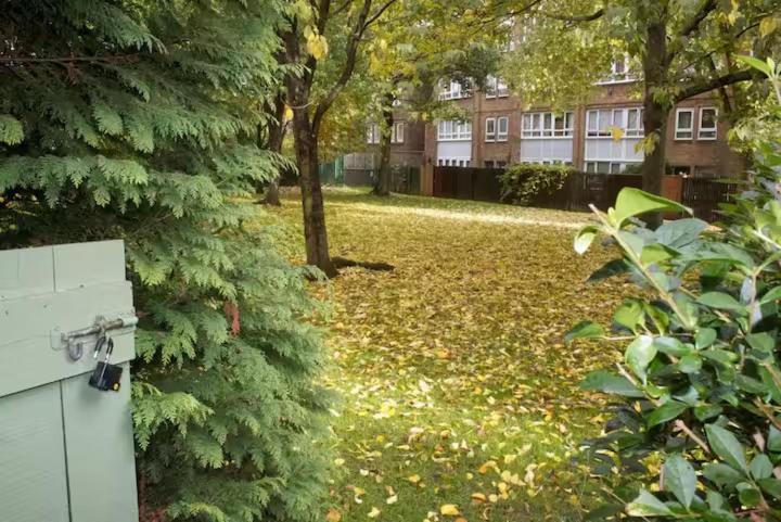 Holiday home Pass The Keys Spacious 2br W Free Parking Patio Near Tube London