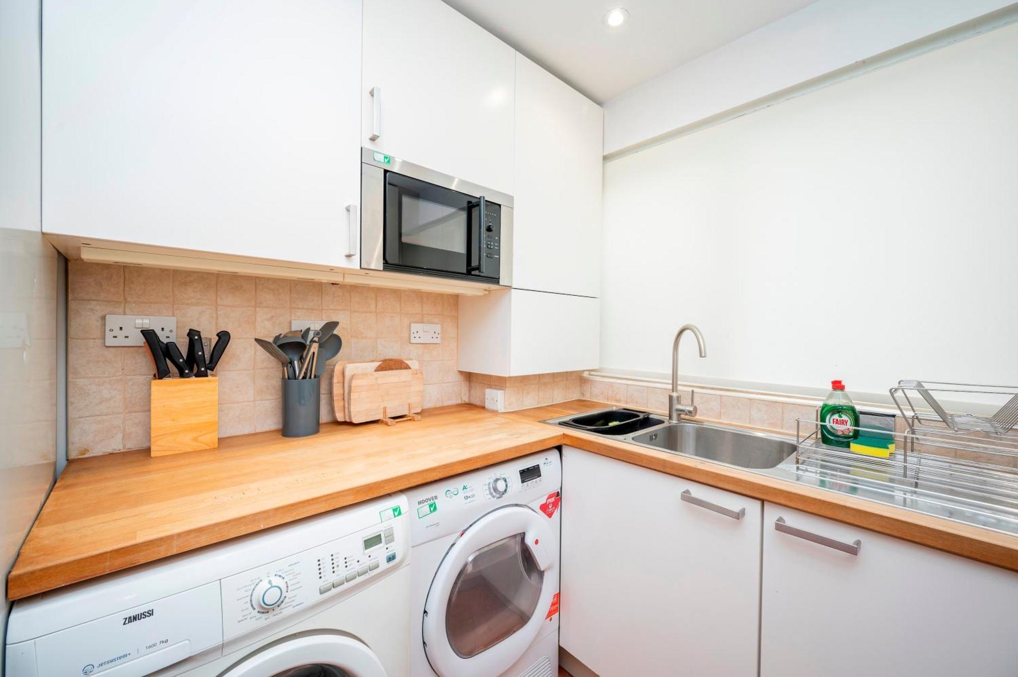 Pass The Keys Spacious 2br W Free Parking Patio Near Tube *