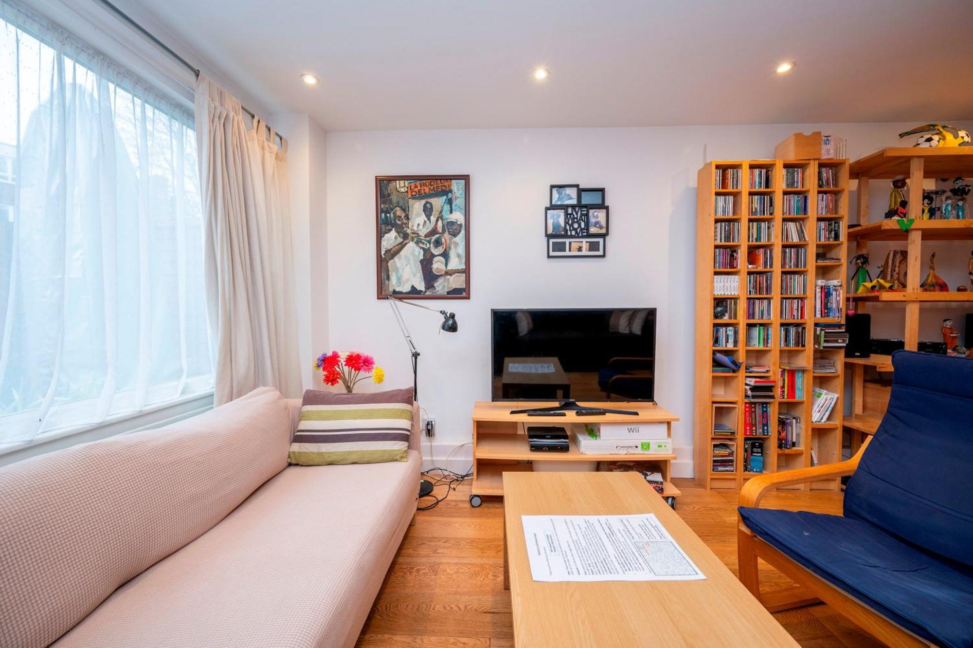 Holiday home Pass The Keys Spacious 2br W Free Parking Patio Near Tube
