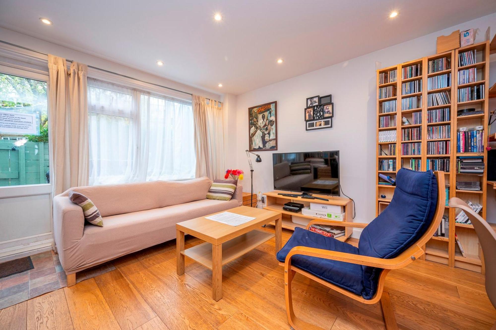 Holiday home Pass The Keys Spacious 2br W Free Parking Patio Near Tube *