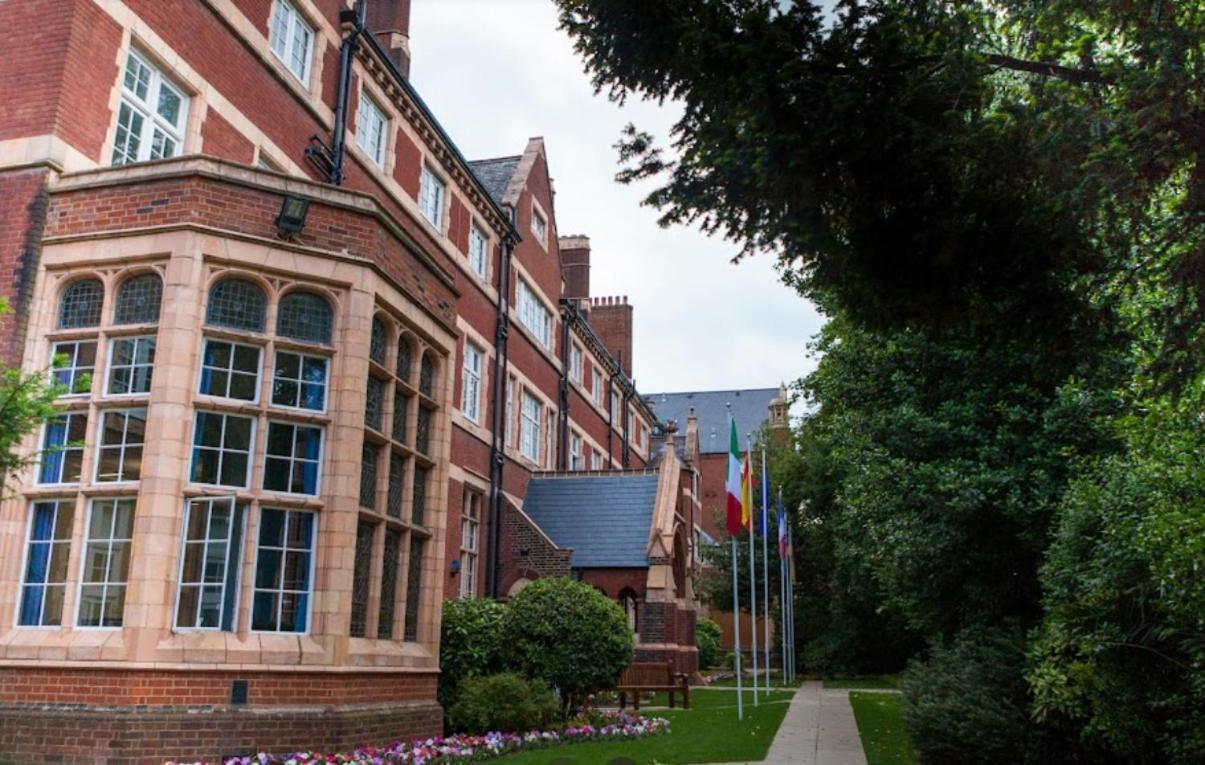 Apartment Spacious 2 Bed Flat In Swiss In Hampstead London