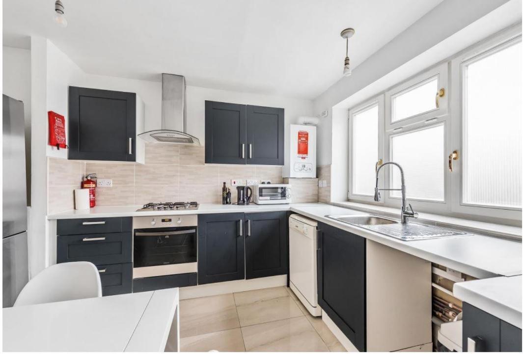 Spacious 2 Bed Flat In Swiss In Hampstead London