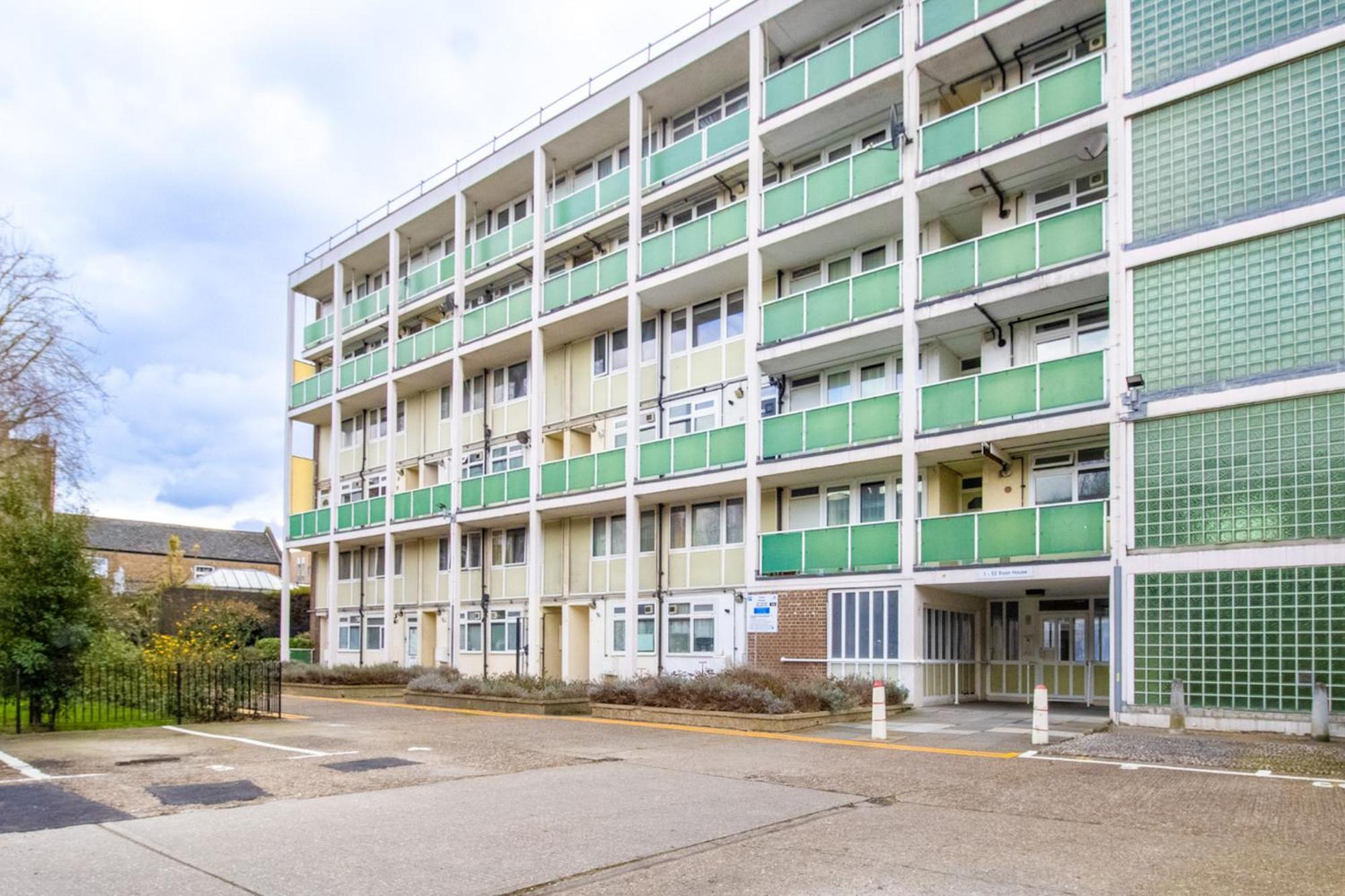 2br Flat King Bed 4 Min To Dlr Easy Access Leilighet