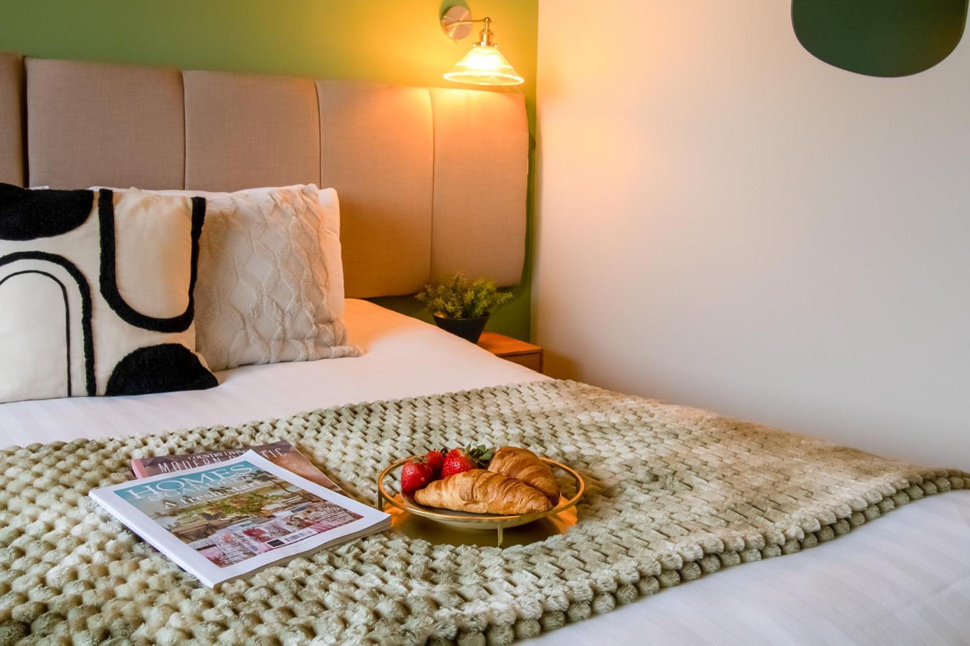 2br Flat King Bed 4 Min To Dlr Easy Access Leilighet *