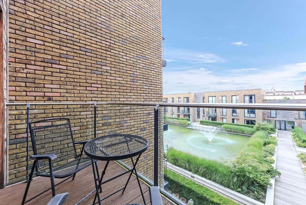 Apartment Modern 2 Bed 2 Bath Flat With Balcony Surrey Quays