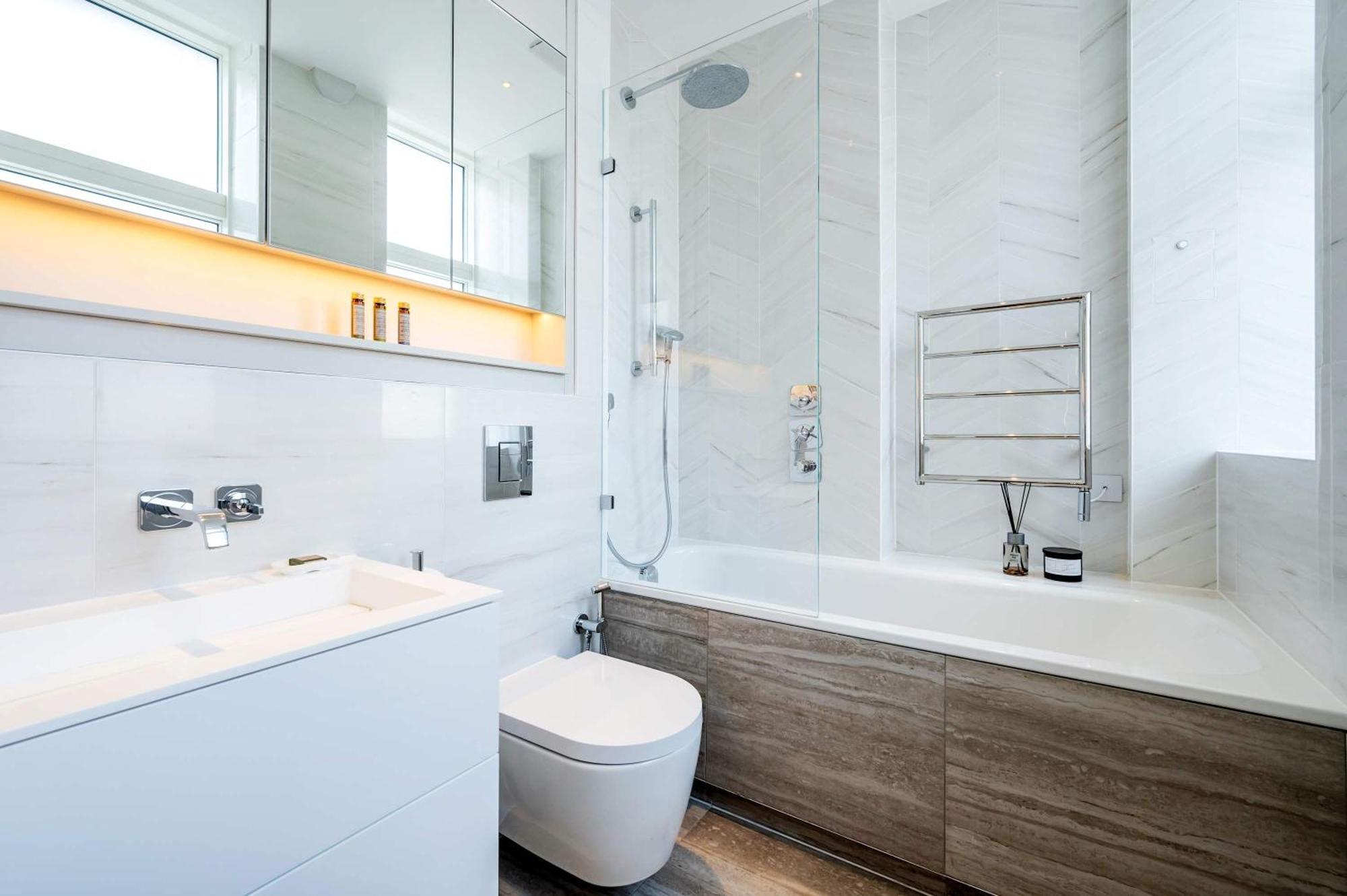 The Heart Of Fitzrovia Beautiful 2 Bed 3 Bath Apartment London
