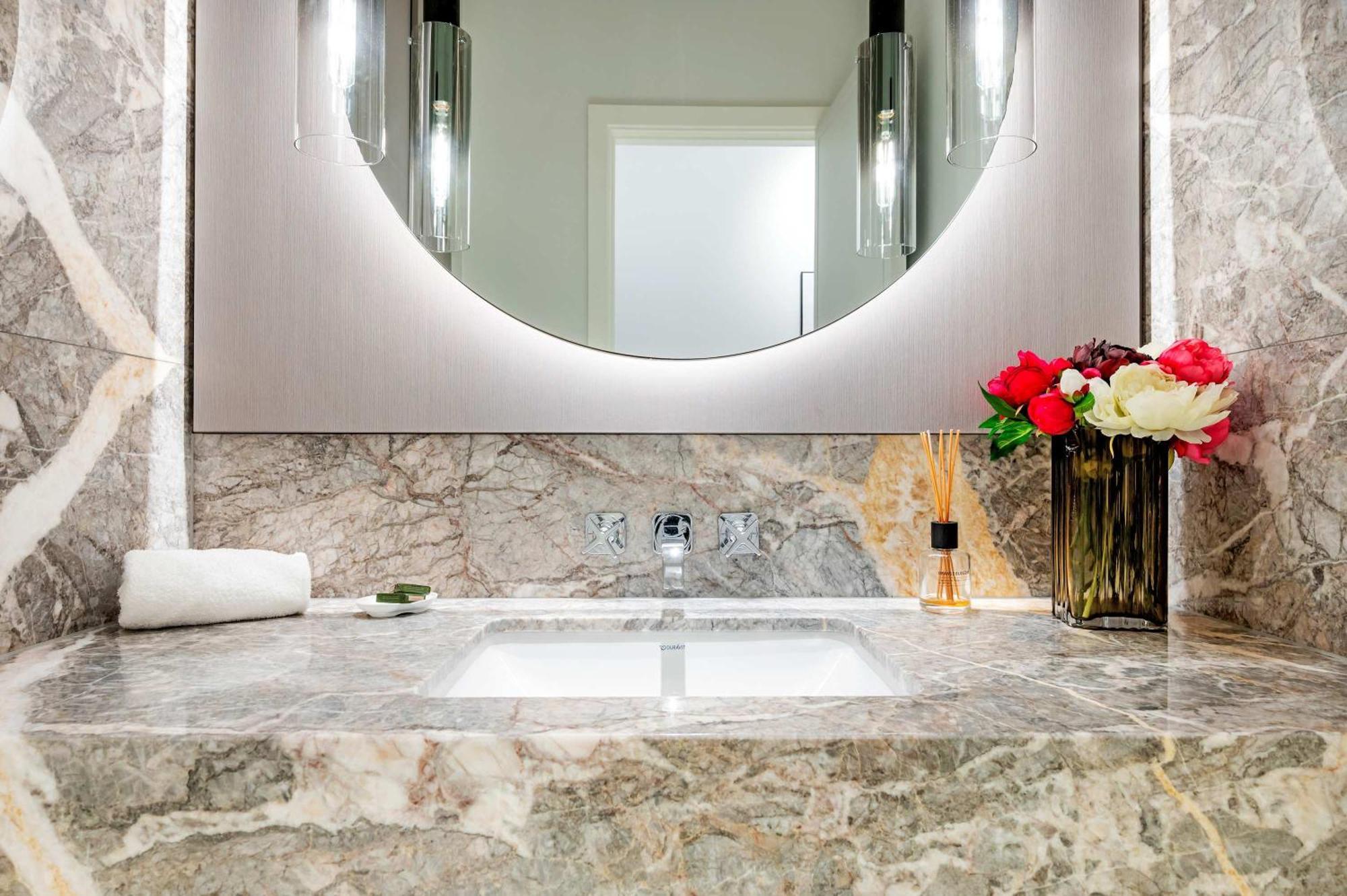 The Heart Of Fitzrovia Beautiful 2 Bed 3 Bath Apartment London