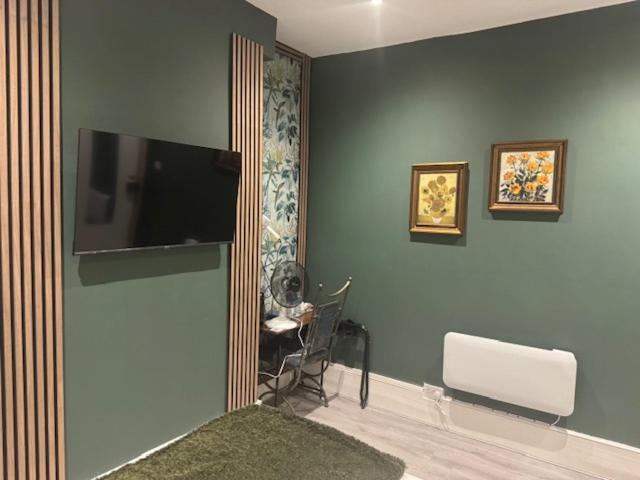 Aimi Luxury Living * London