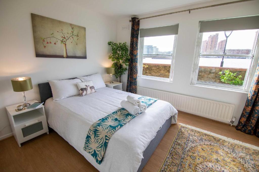 Thames-line Apartment London