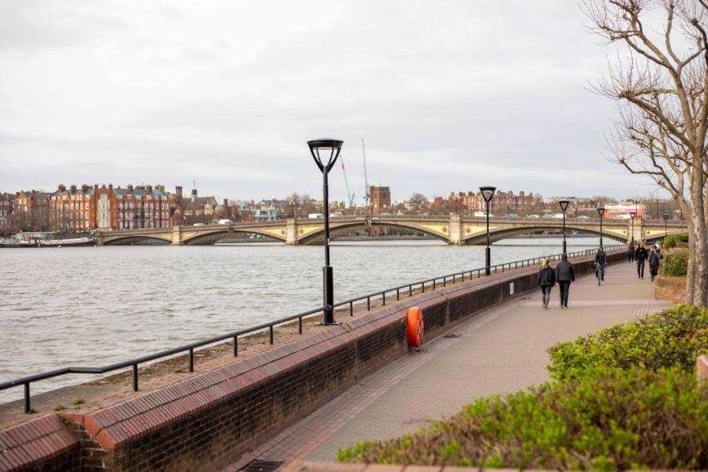 Thames-line Apartment